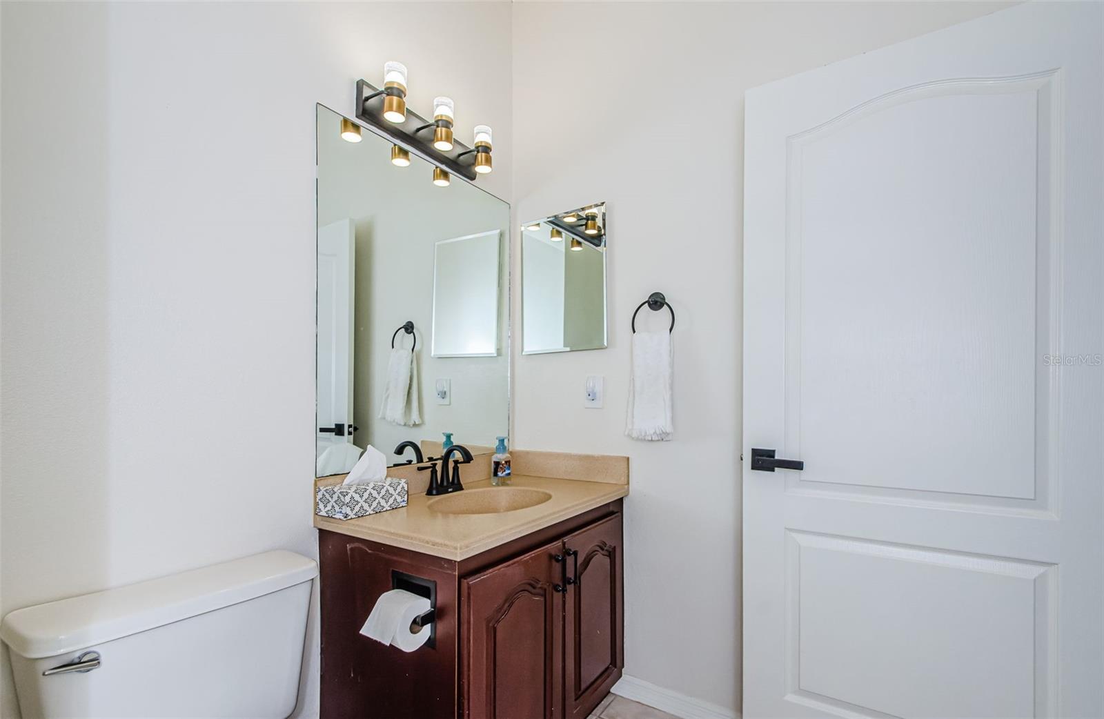 5057 SOUTHAMPTON CIR