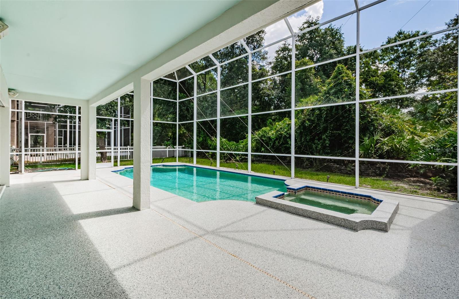 5057 SOUTHAMPTON CIR