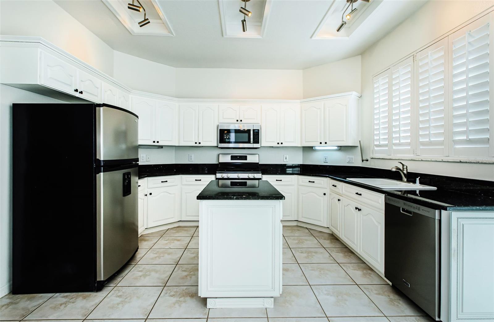 5057 SOUTHAMPTON CIR