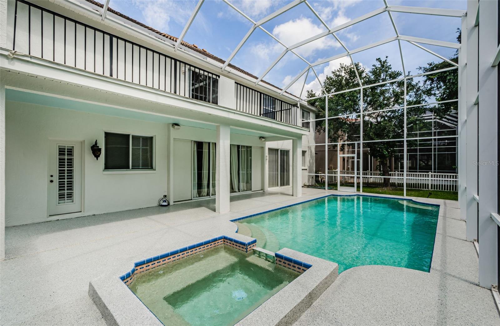 5057 SOUTHAMPTON CIR