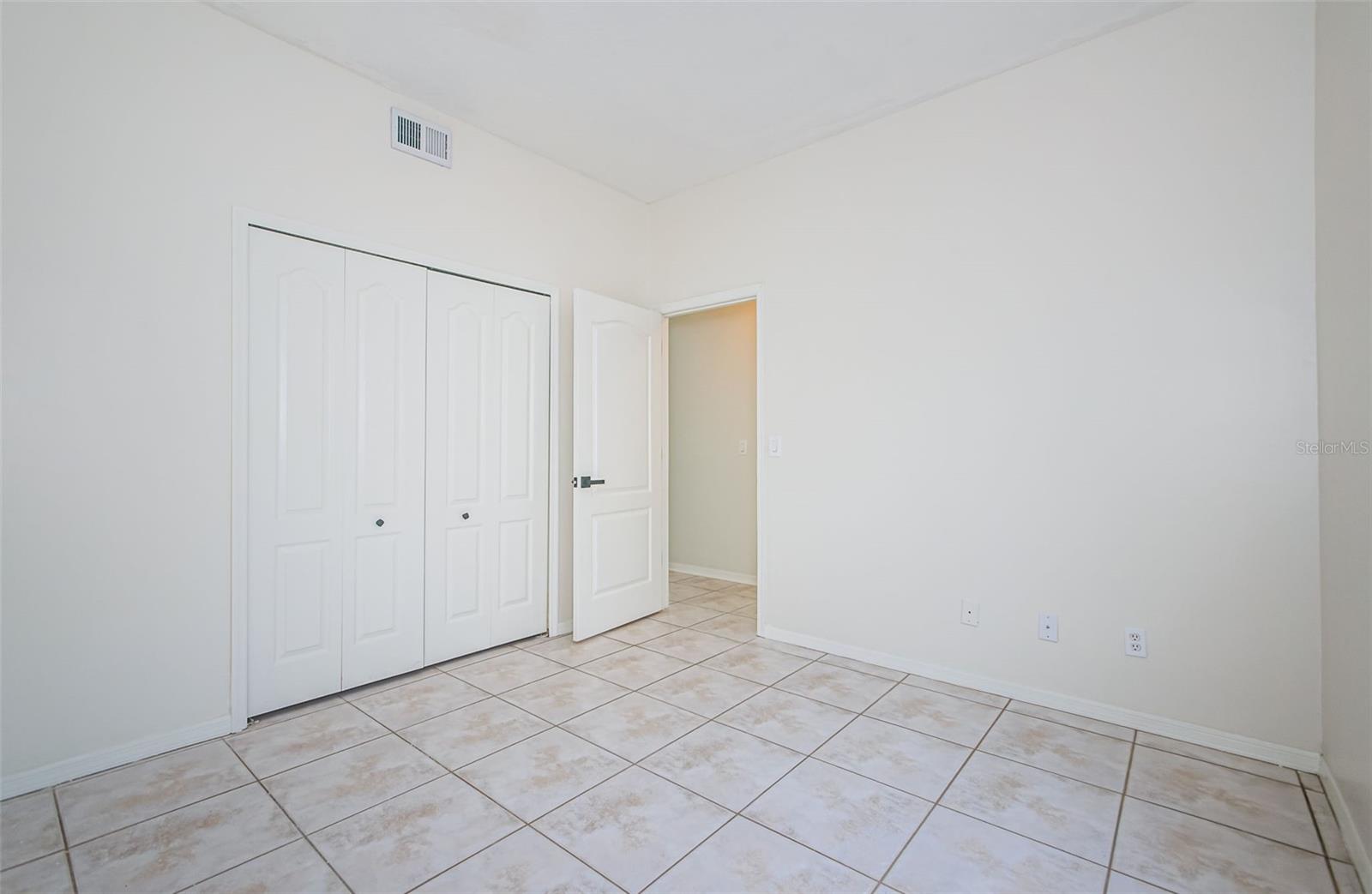 5057 SOUTHAMPTON CIR