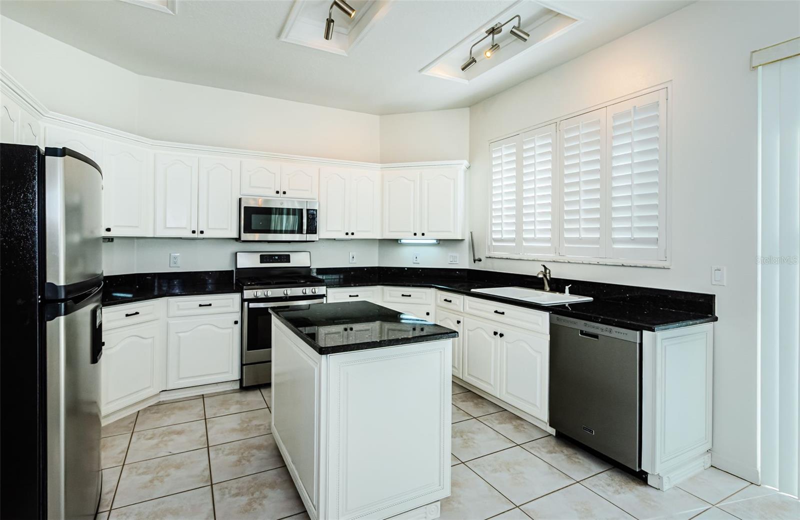 5057 SOUTHAMPTON CIR