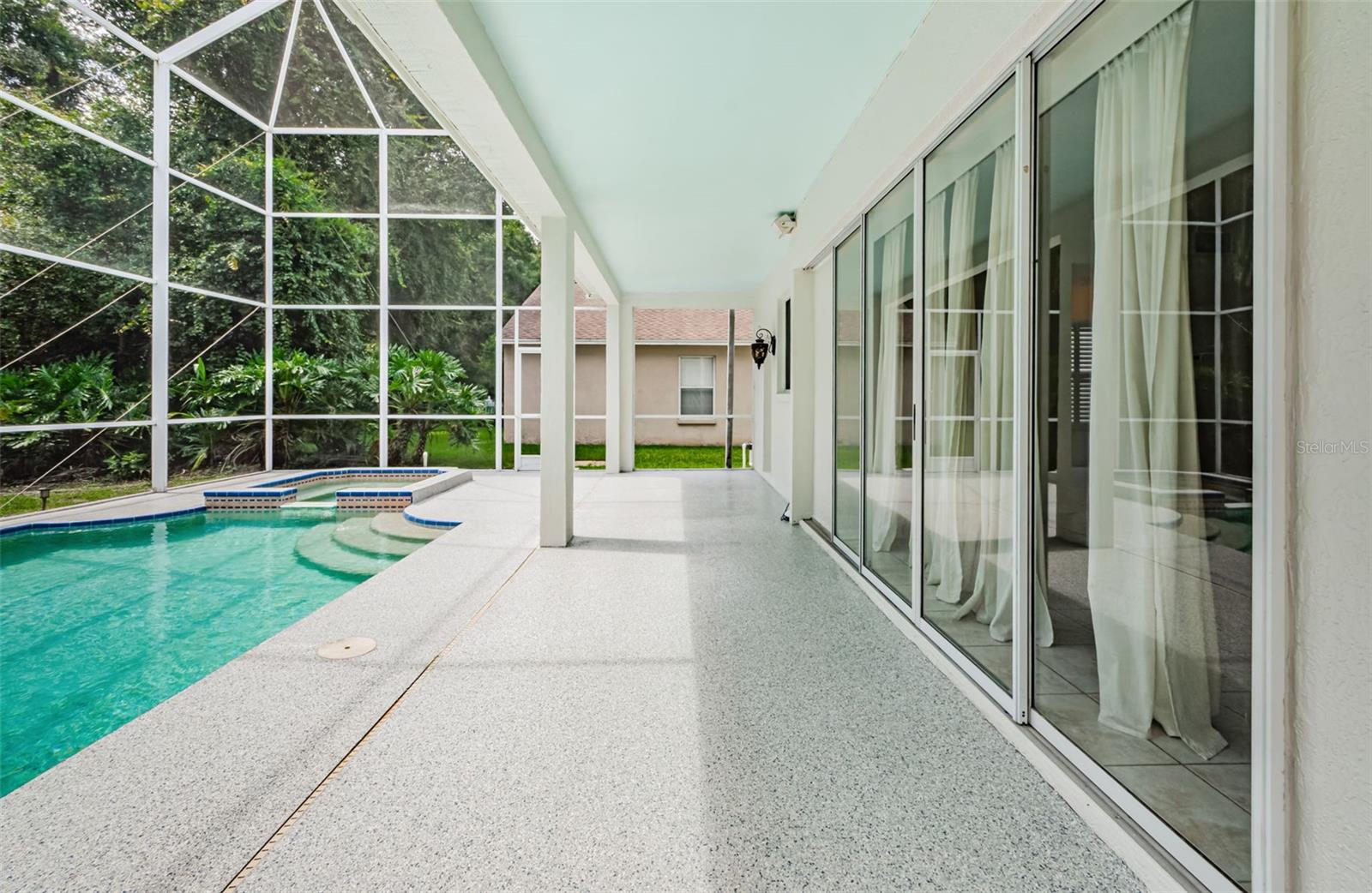 5057 SOUTHAMPTON CIR