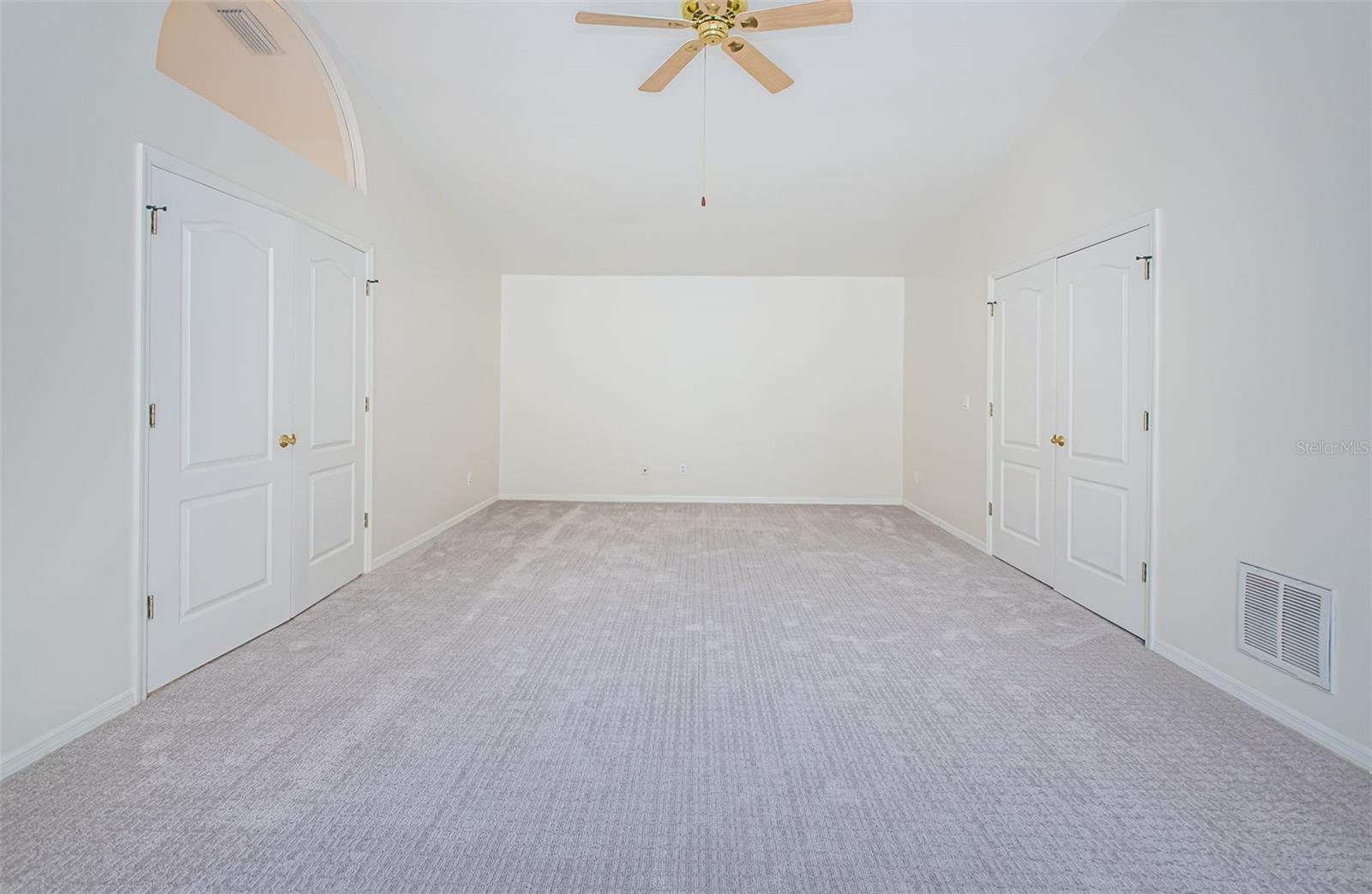 5057 SOUTHAMPTON CIR