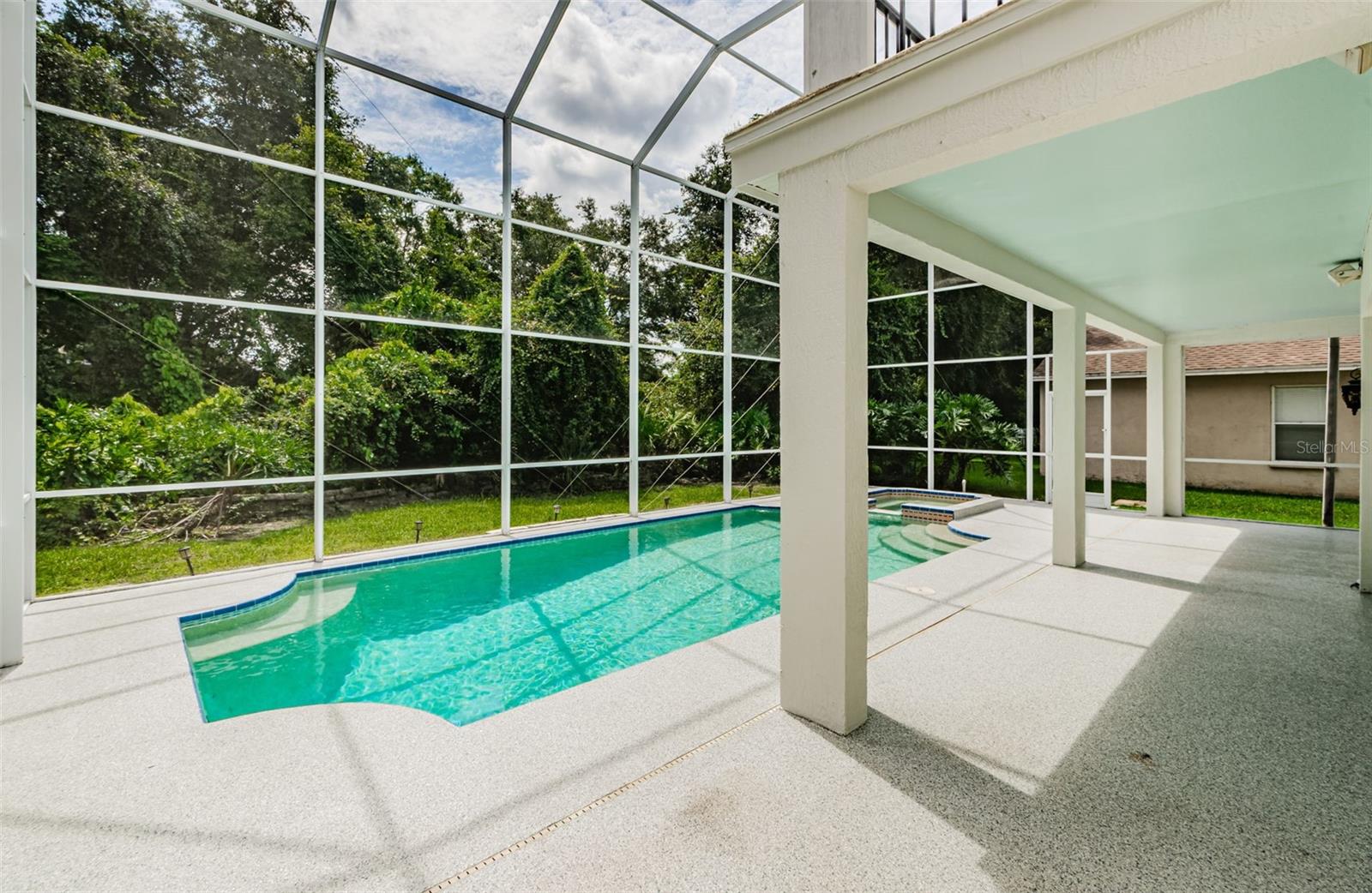 5057 SOUTHAMPTON CIR