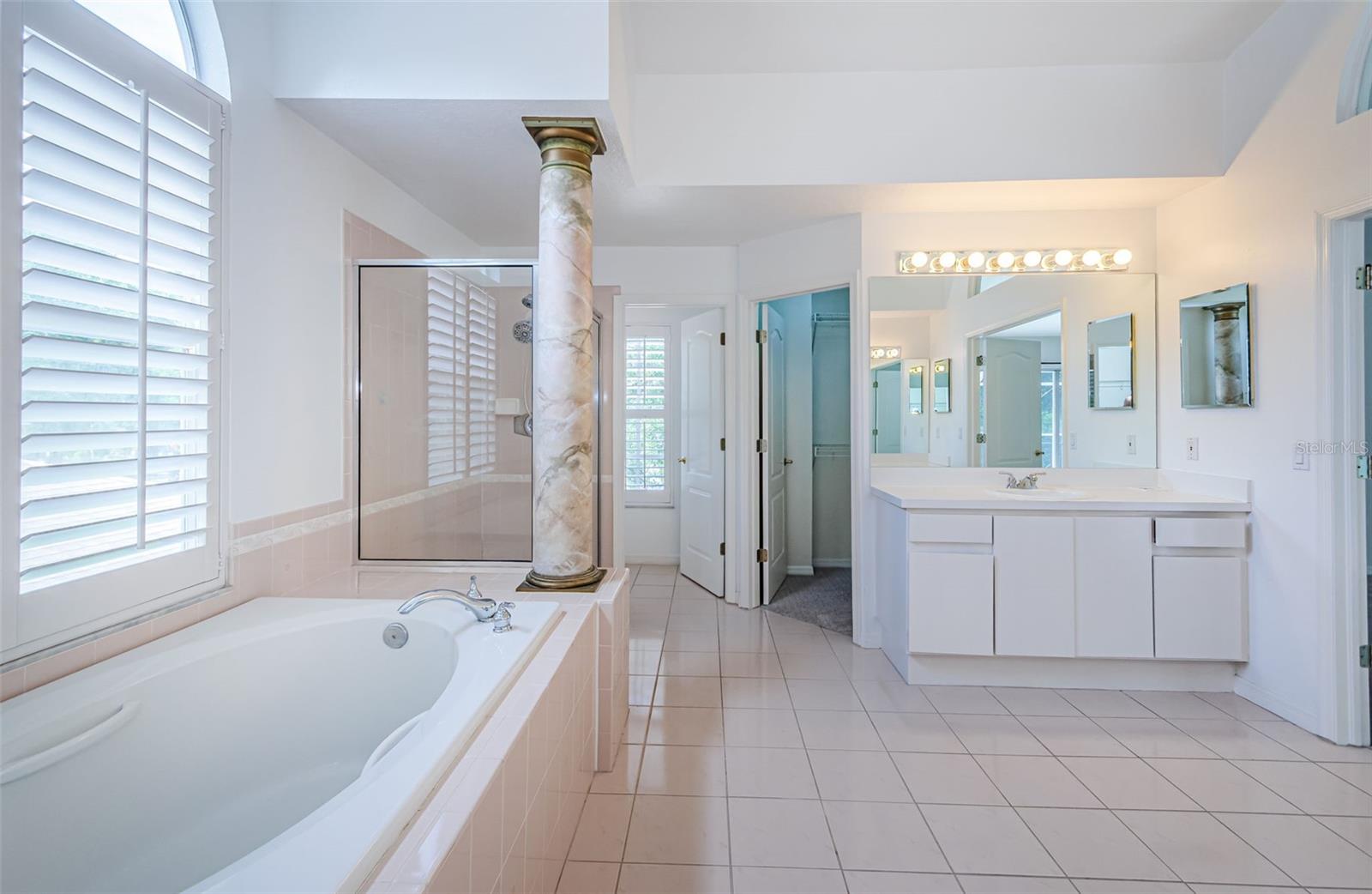 5057 SOUTHAMPTON CIR