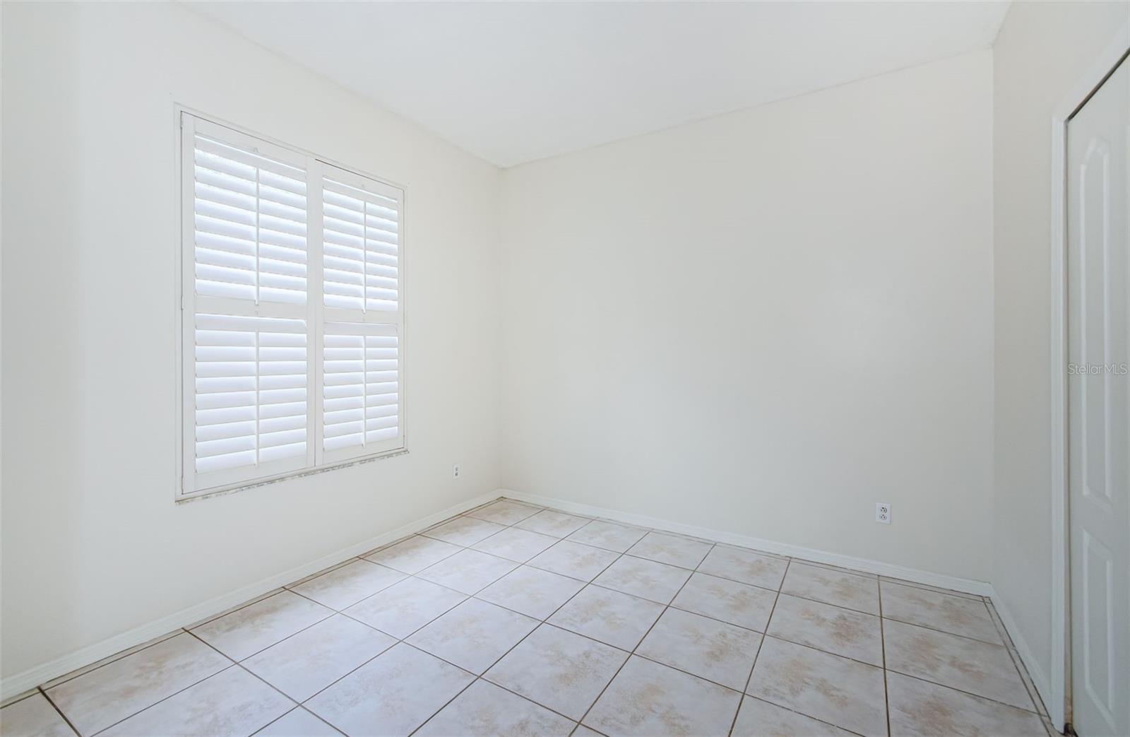 5057 SOUTHAMPTON CIR