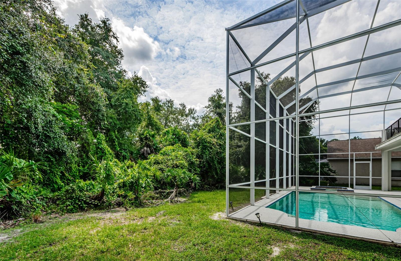 5057 SOUTHAMPTON CIR