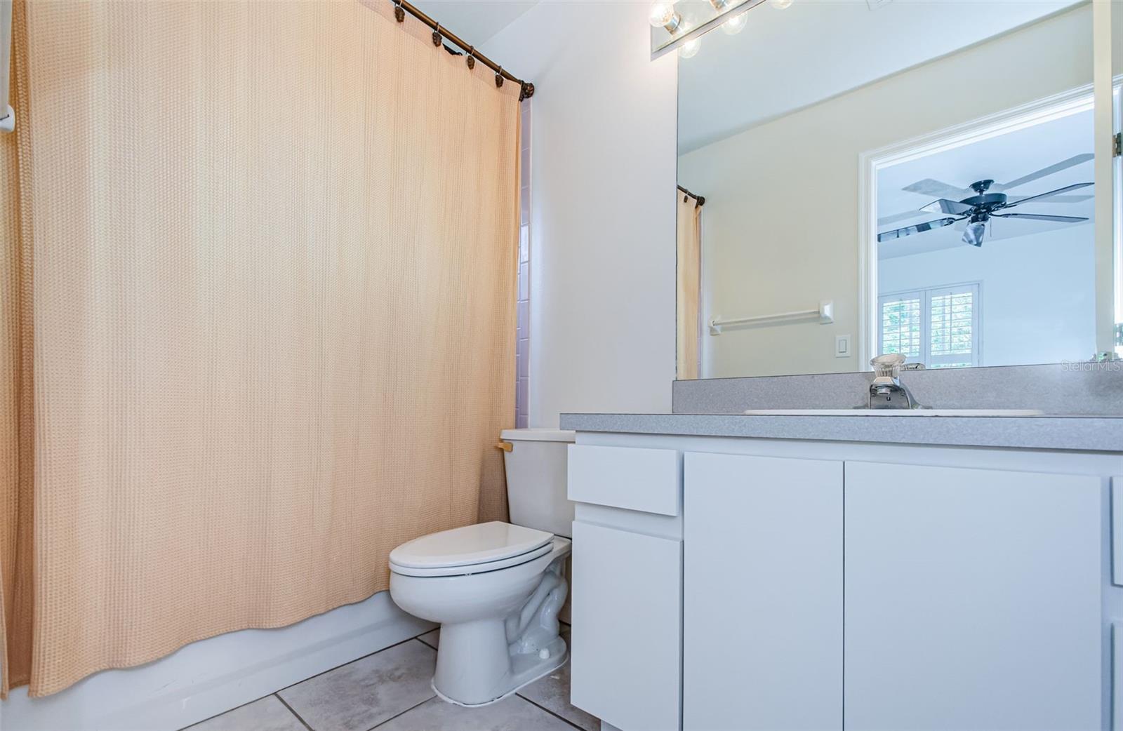 5057 SOUTHAMPTON CIR