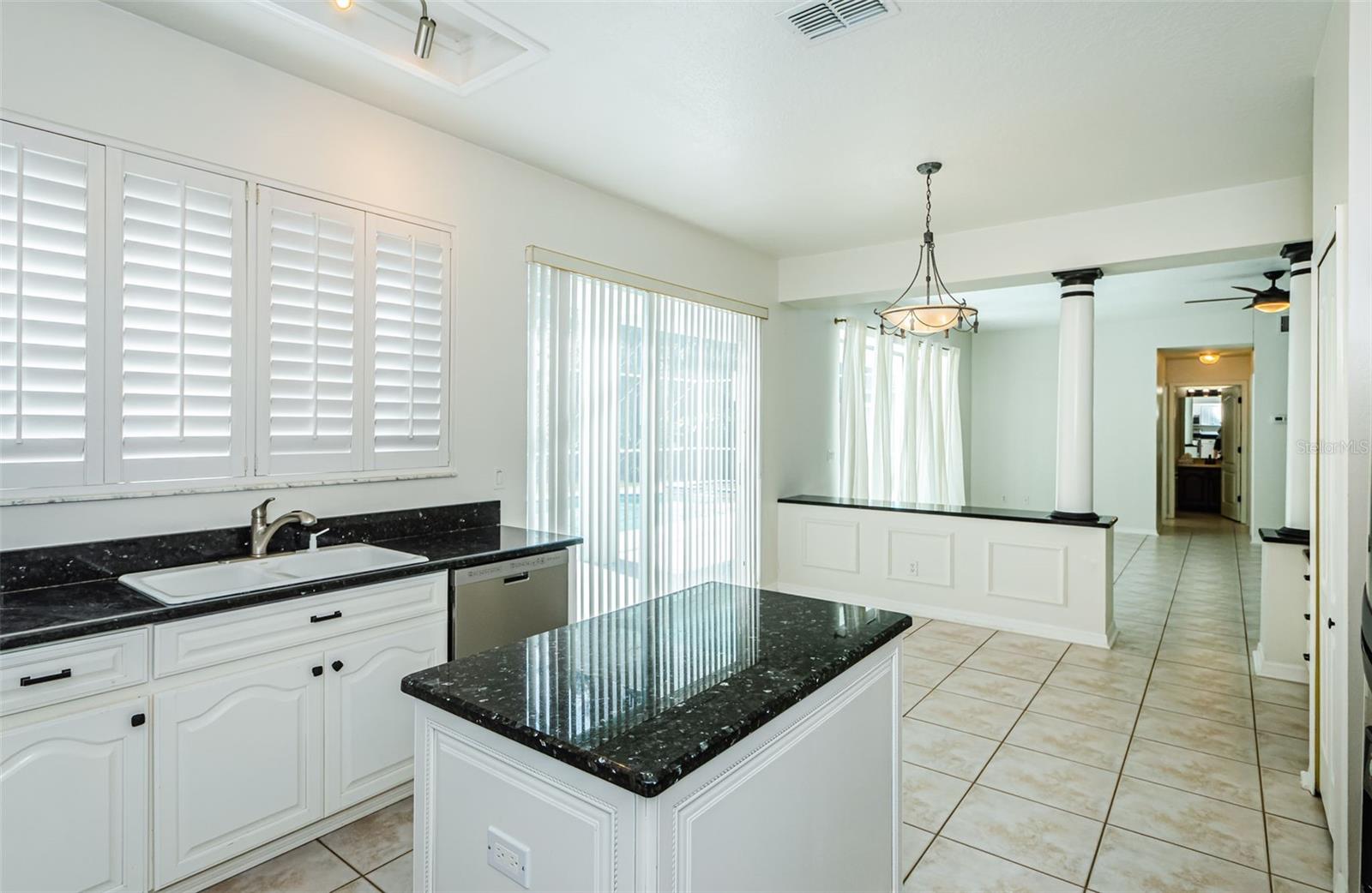 5057 SOUTHAMPTON CIR