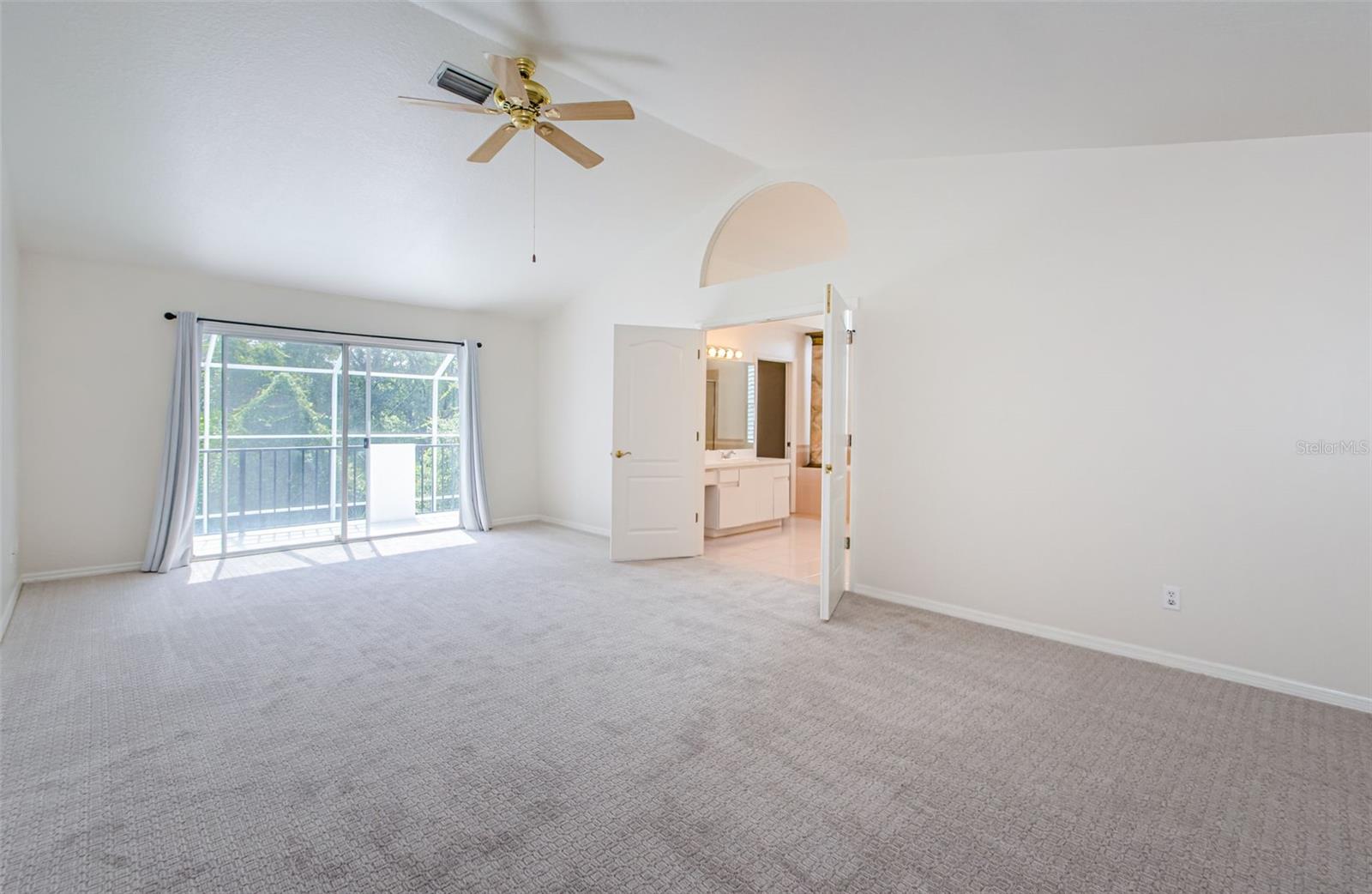 5057 SOUTHAMPTON CIR