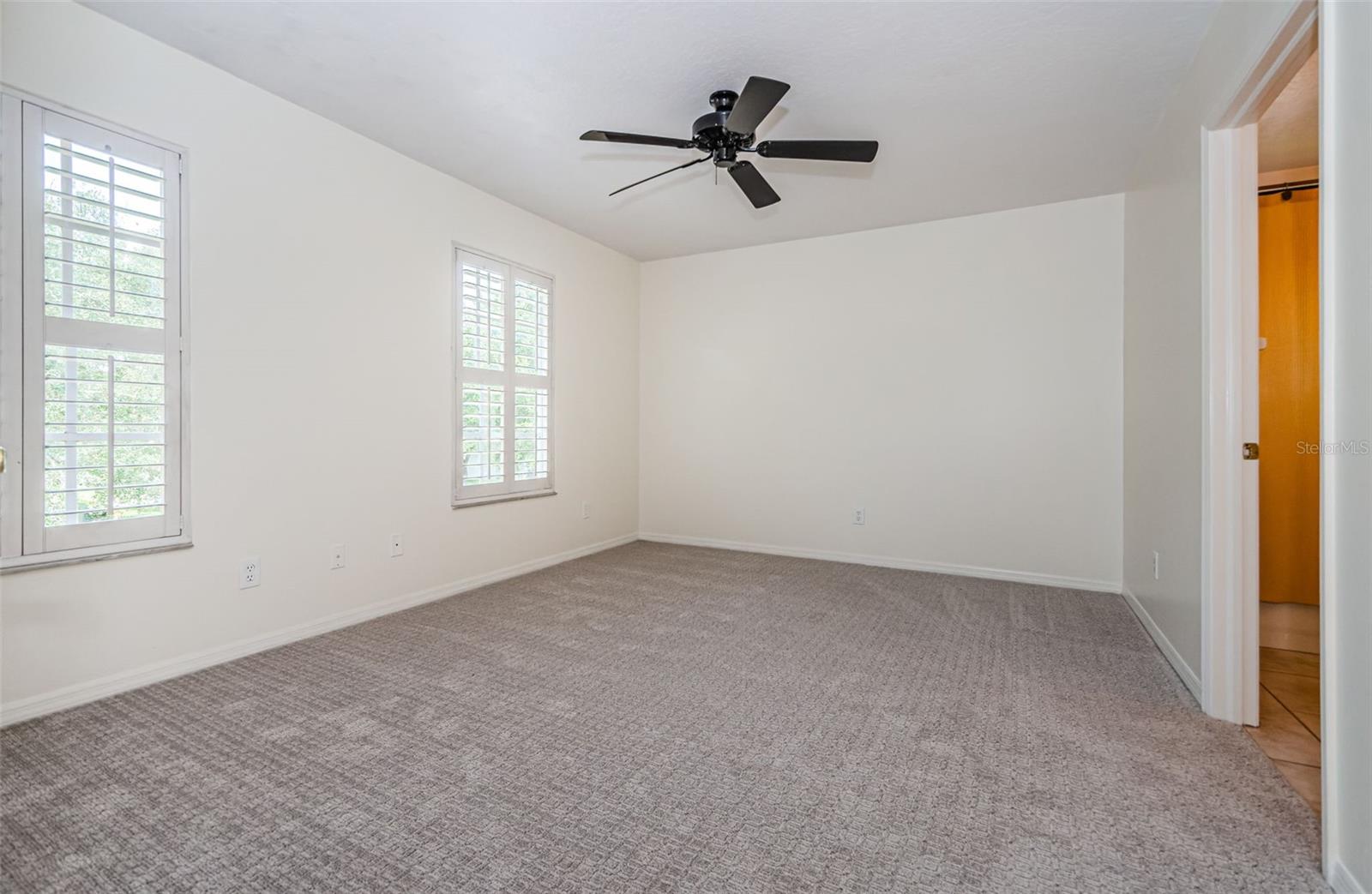 5057 SOUTHAMPTON CIR