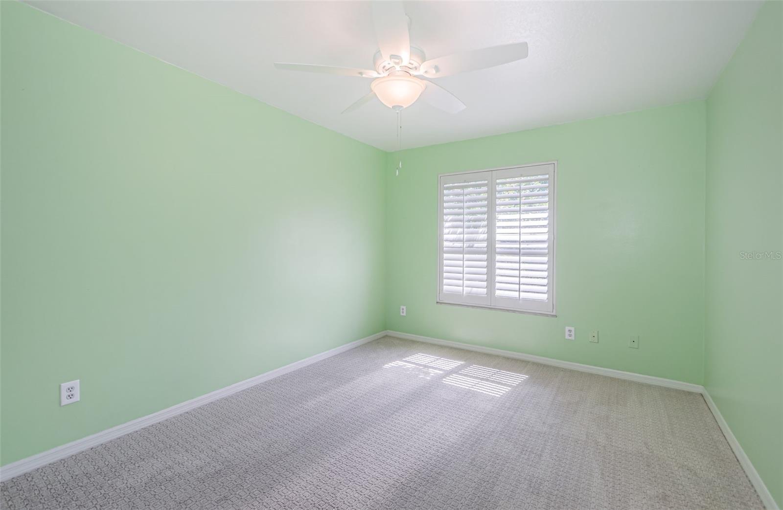 5057 SOUTHAMPTON CIR