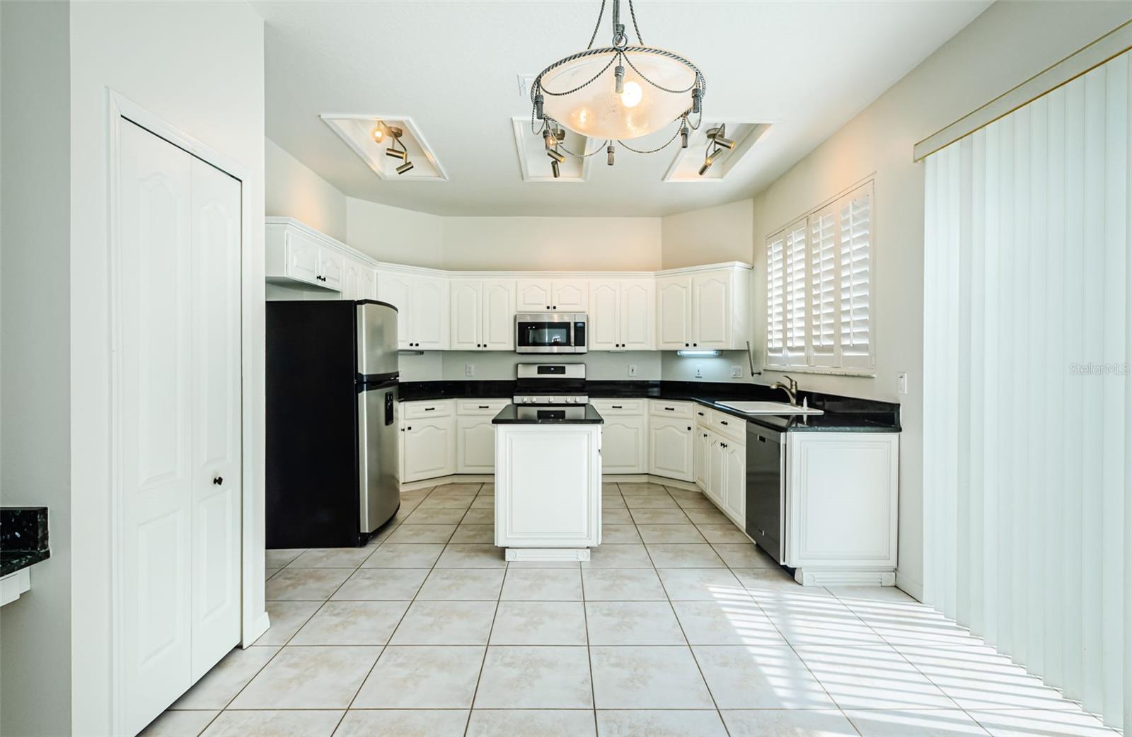 5057 SOUTHAMPTON CIR