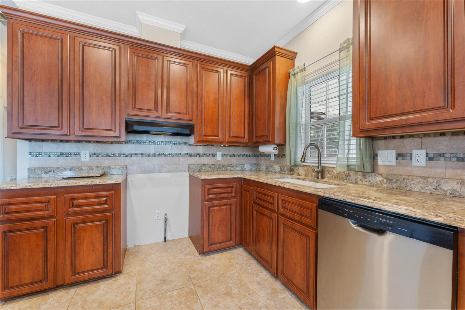 5151 FOREST GLENN DR