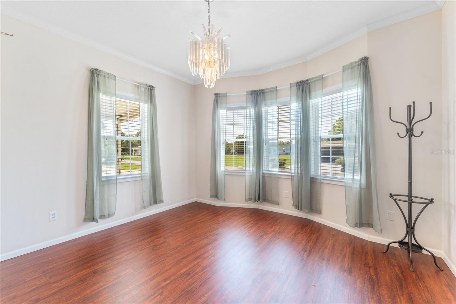 5151 FOREST GLENN DR