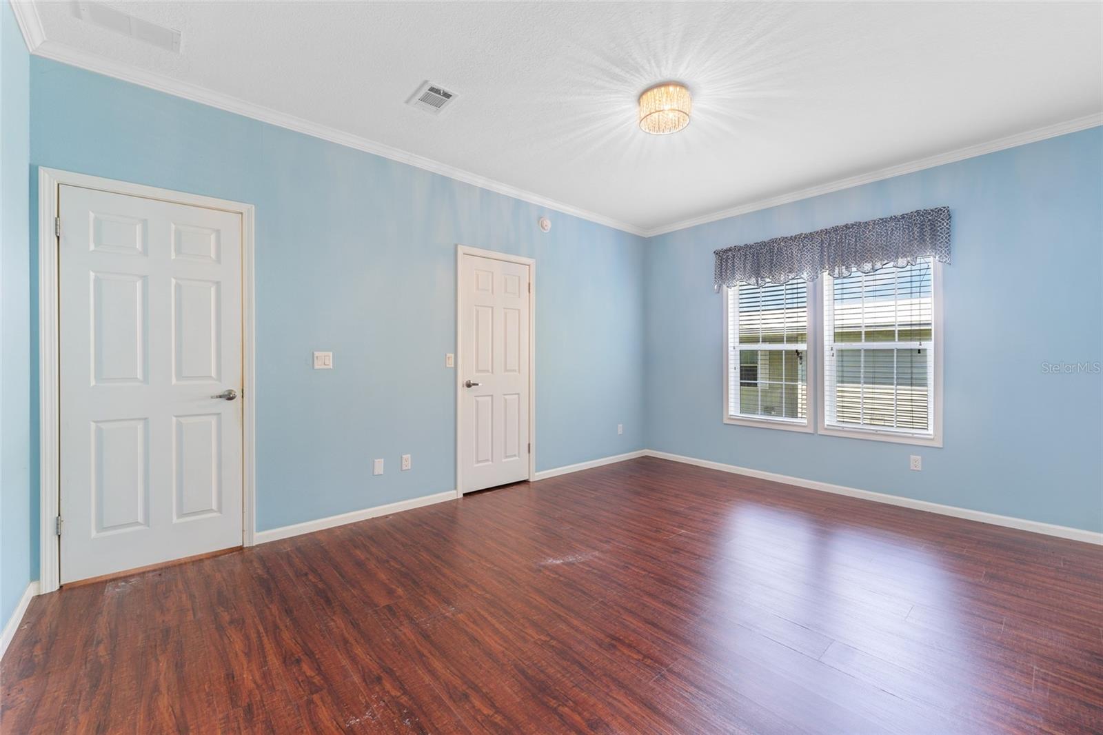 5151 FOREST GLENN DR