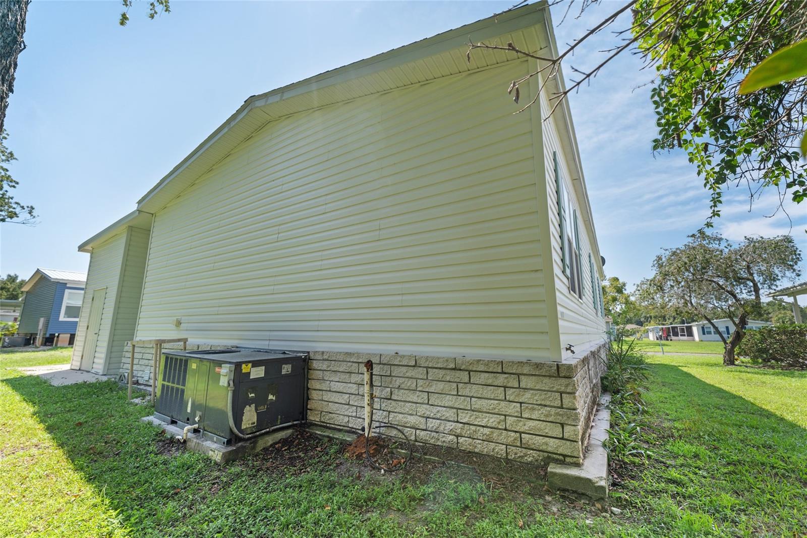 5151 FOREST GLENN DR