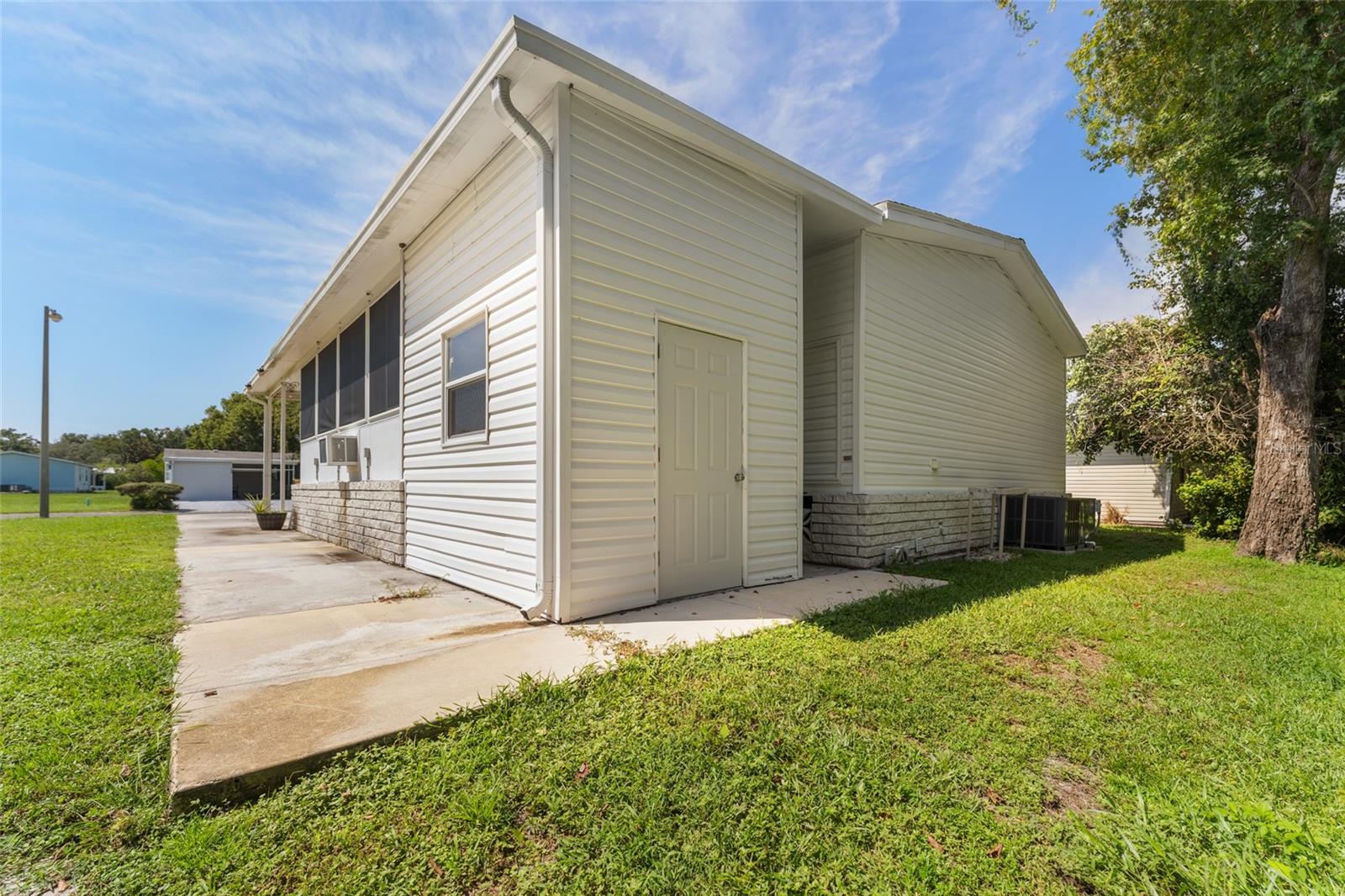 5151 FOREST GLENN DR