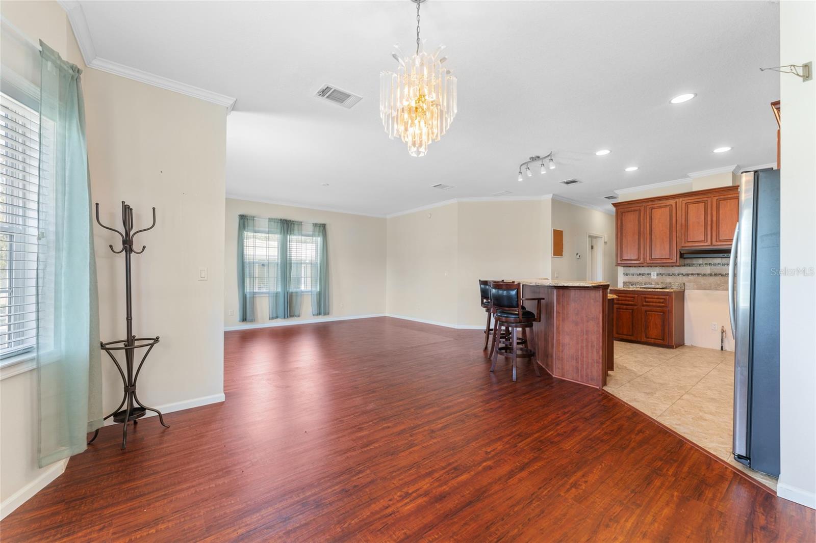 5151 FOREST GLENN DR