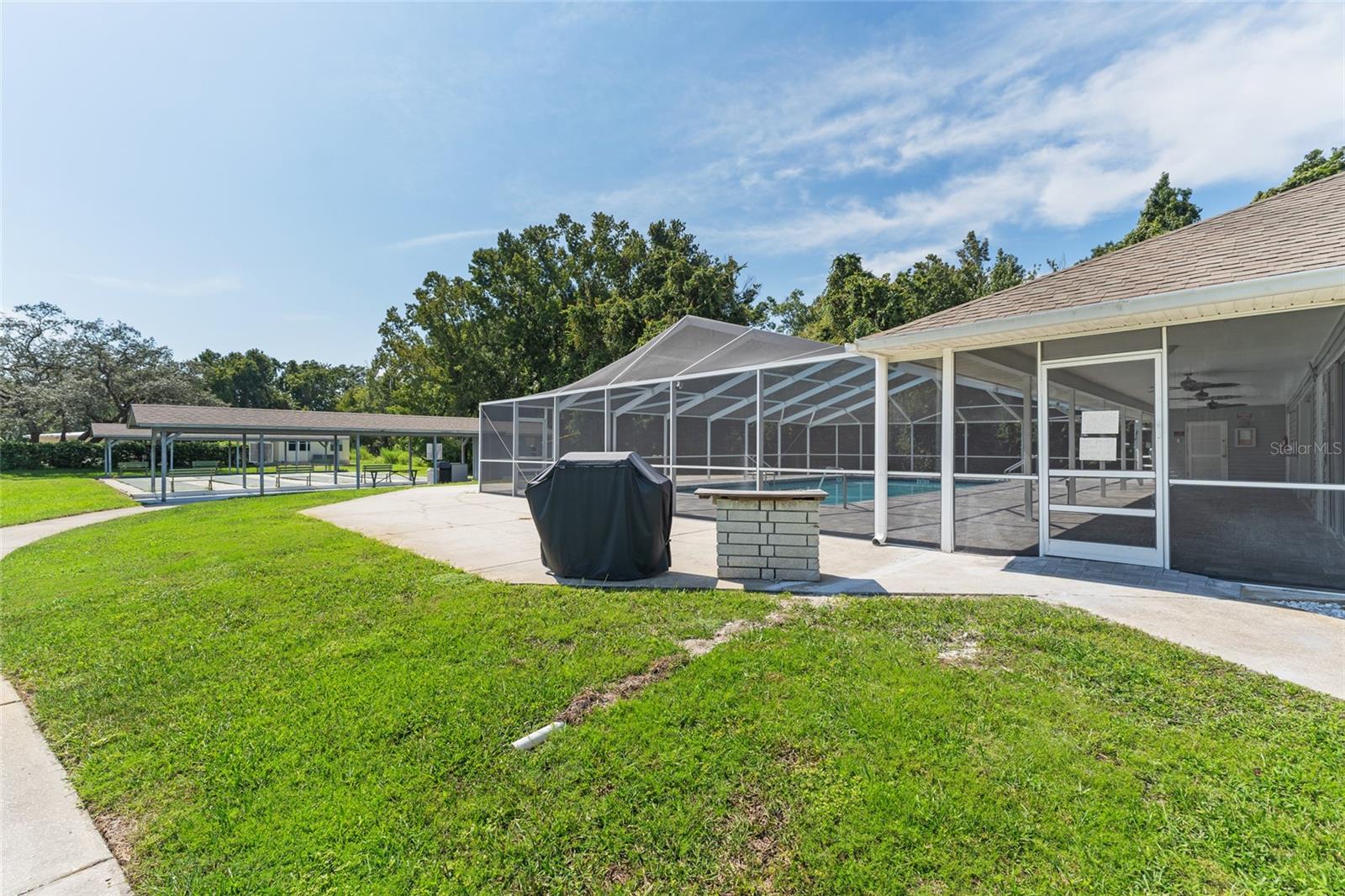 5151 FOREST GLENN DR