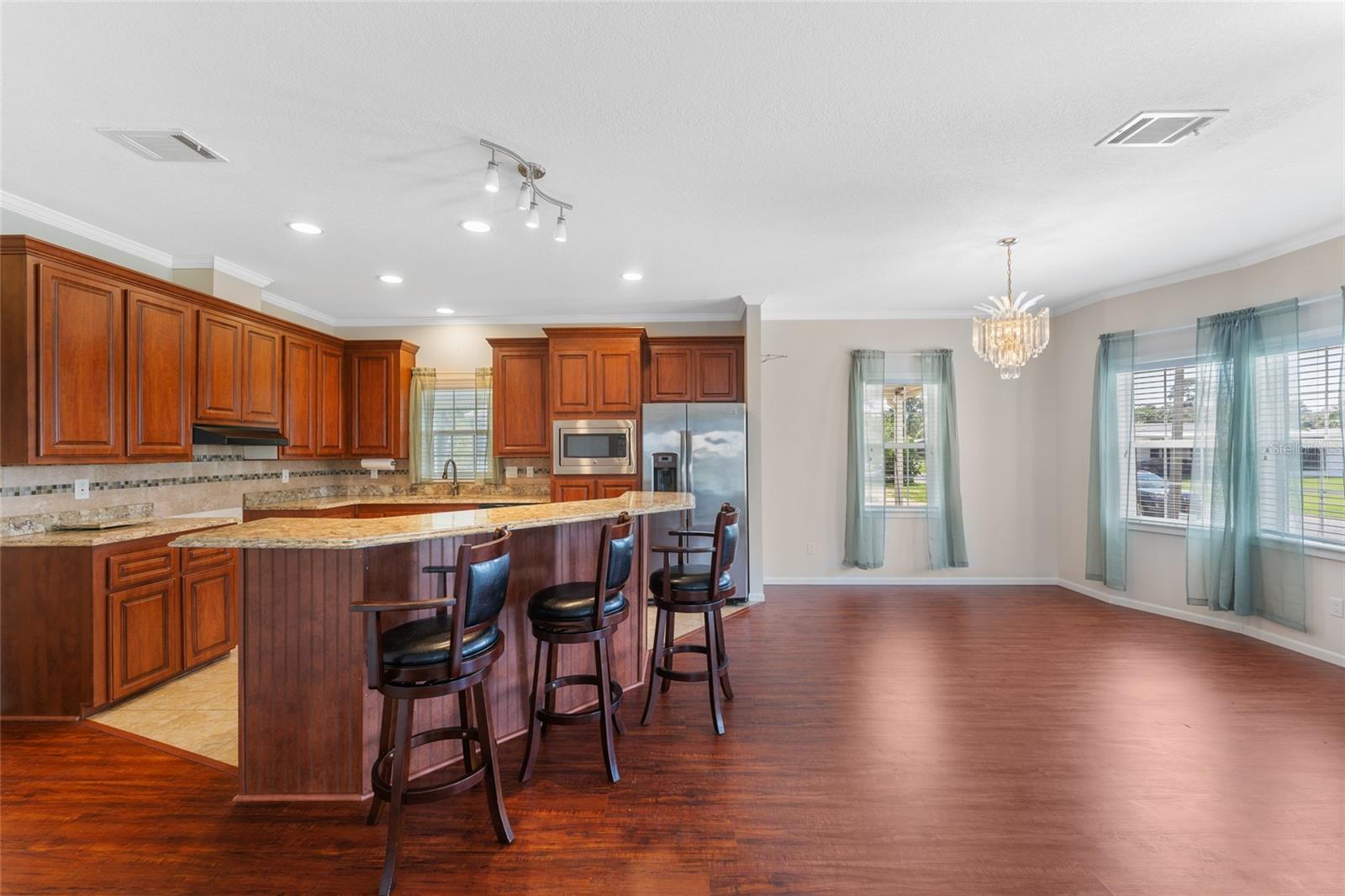 5151 FOREST GLENN DR