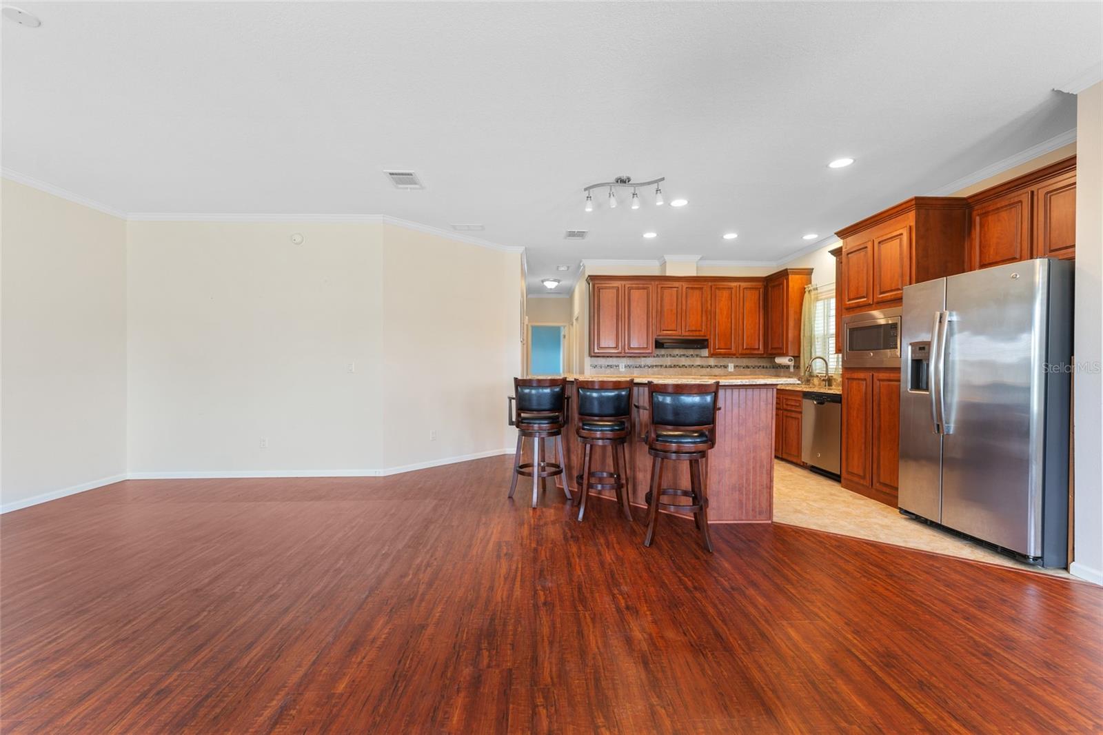 5151 FOREST GLENN DR