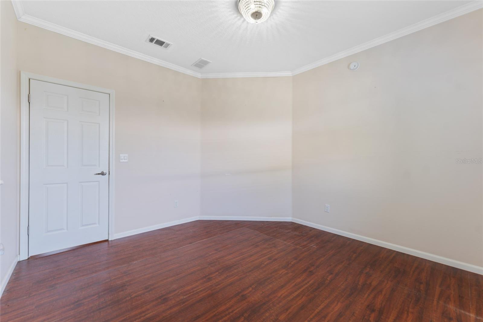 5151 FOREST GLENN DR