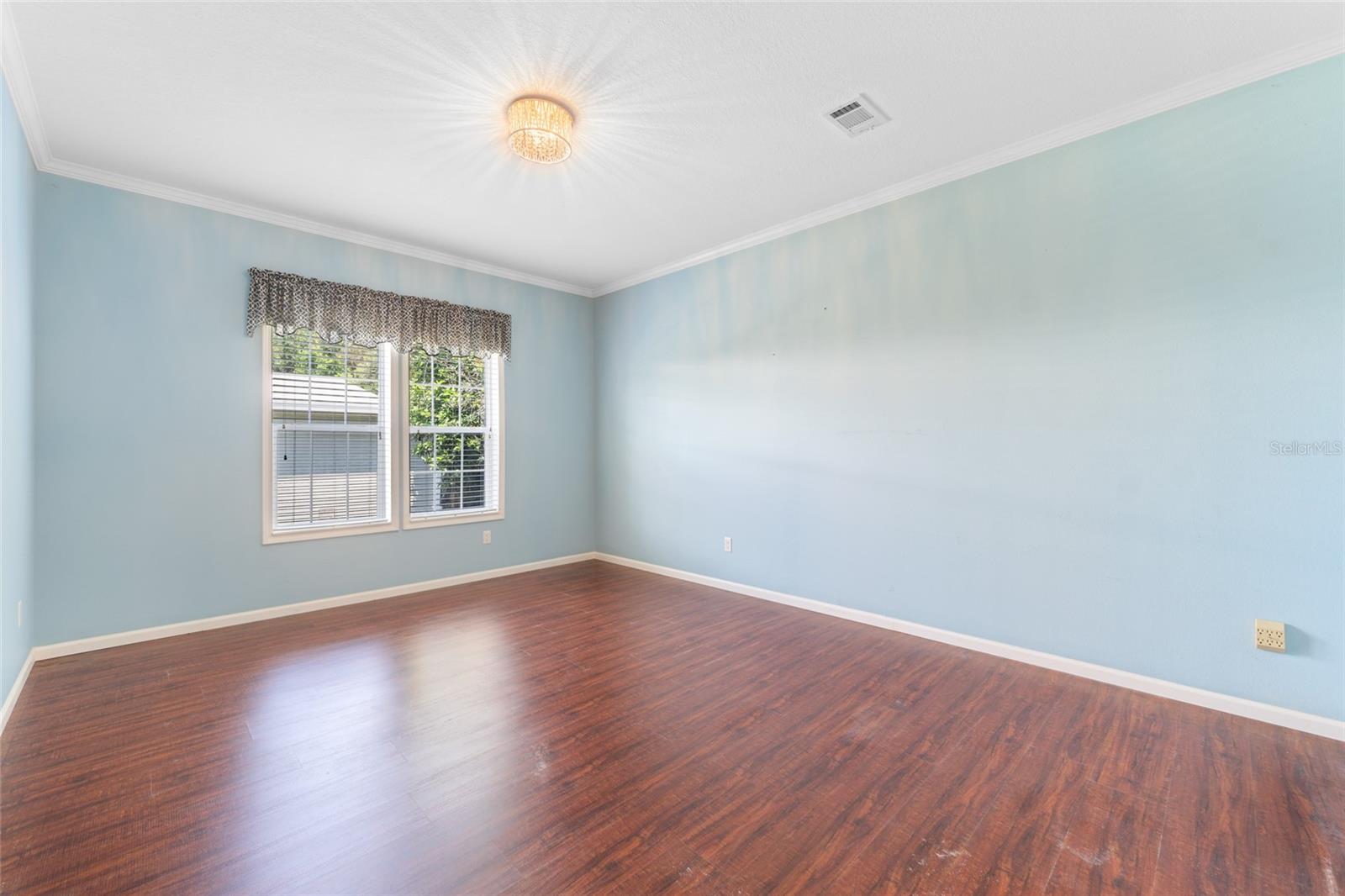 5151 FOREST GLENN DR