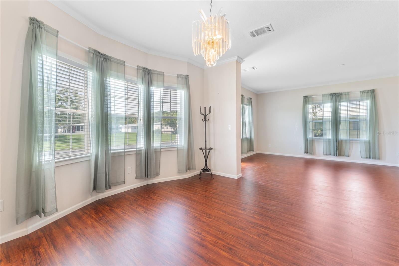 5151 FOREST GLENN DR