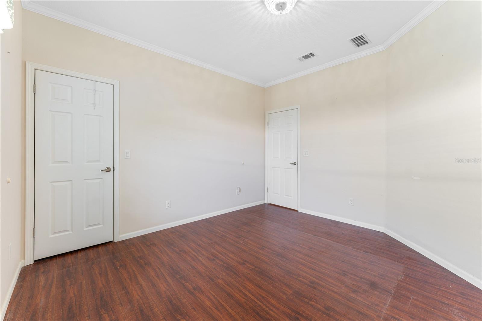 5151 FOREST GLENN DR