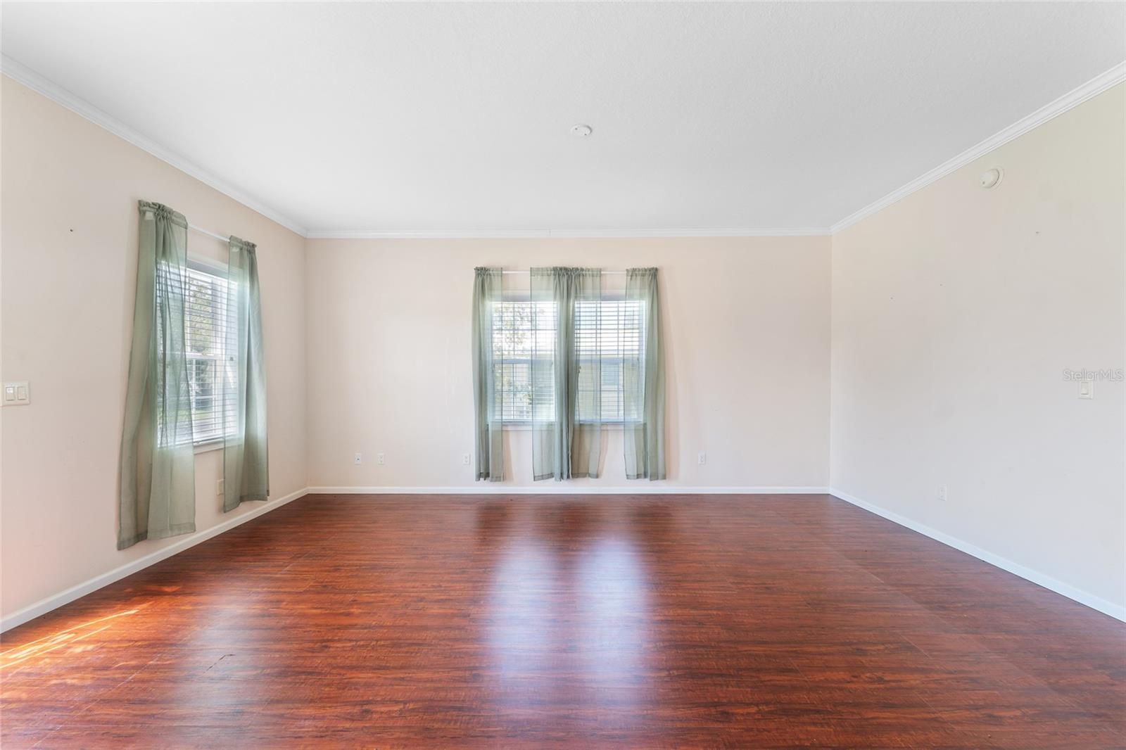 5151 FOREST GLENN DR