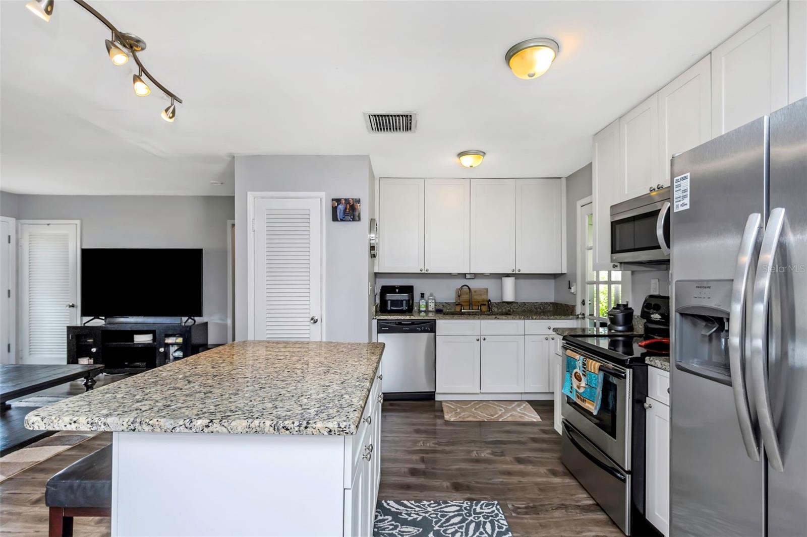 4407 W BAY VILLA AVE