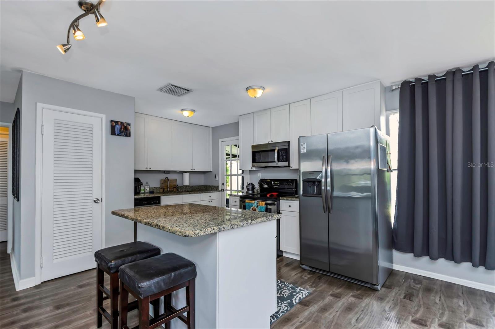 4407 W BAY VILLA AVE