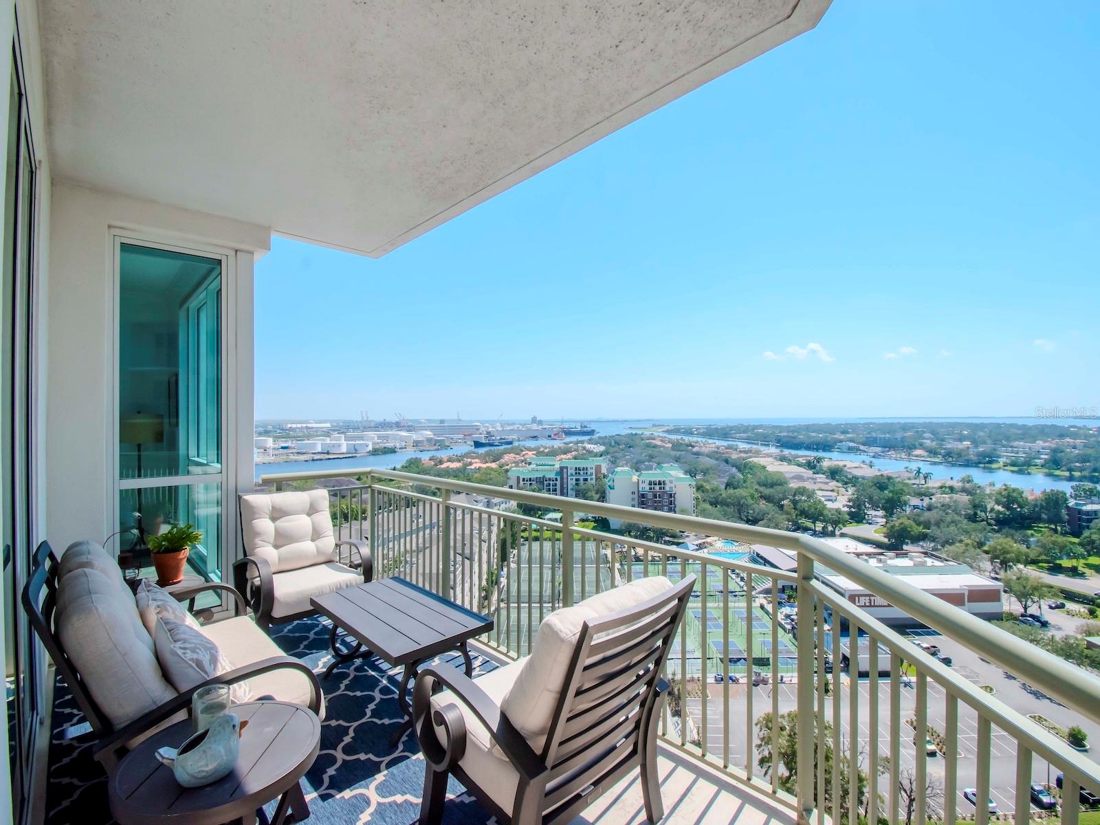 450 KNIGHTS RUN AVE #1706