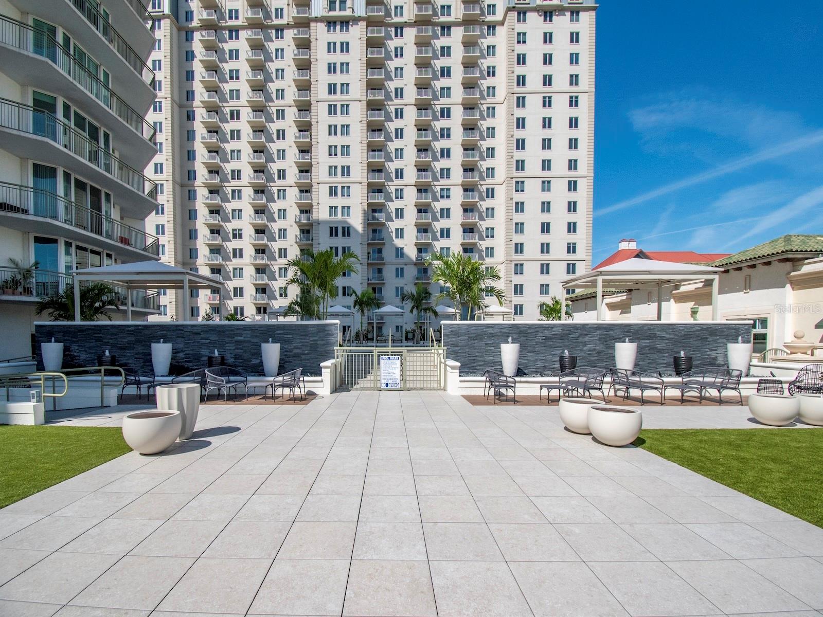 450 KNIGHTS RUN AVE #1706