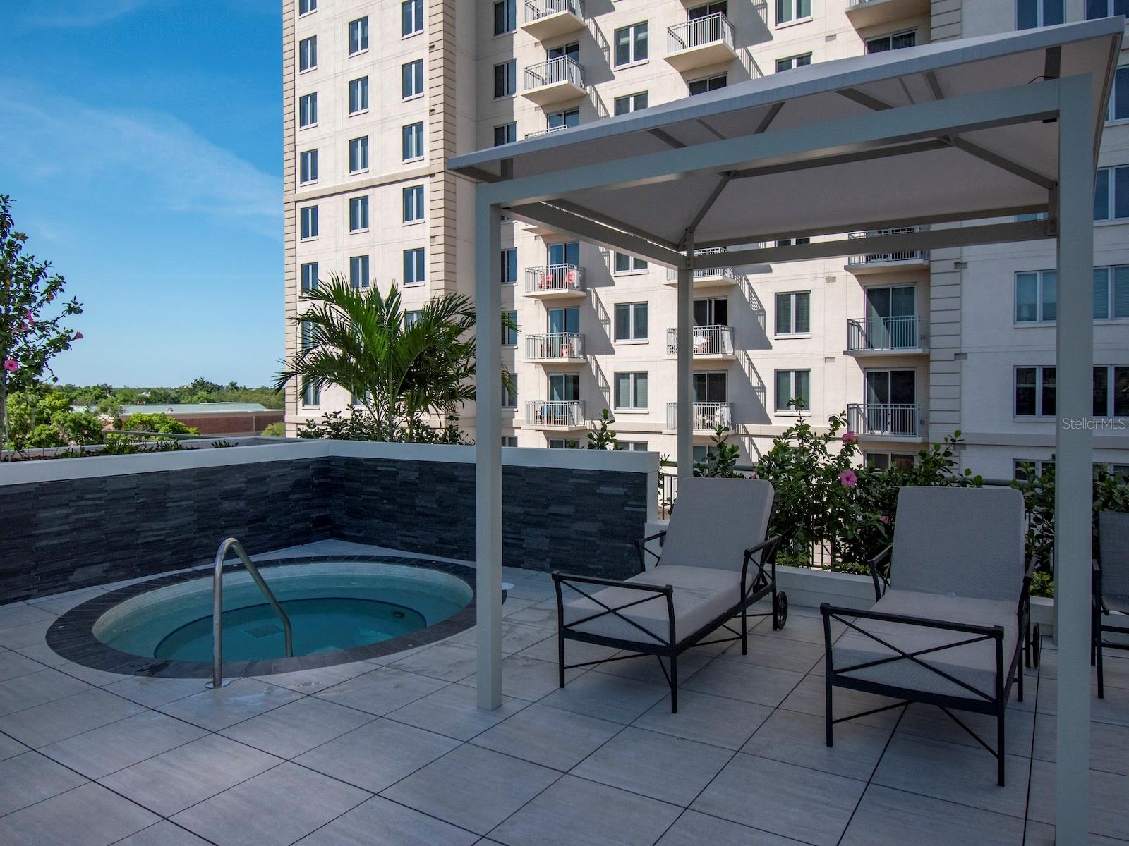 450 KNIGHTS RUN AVE #1706