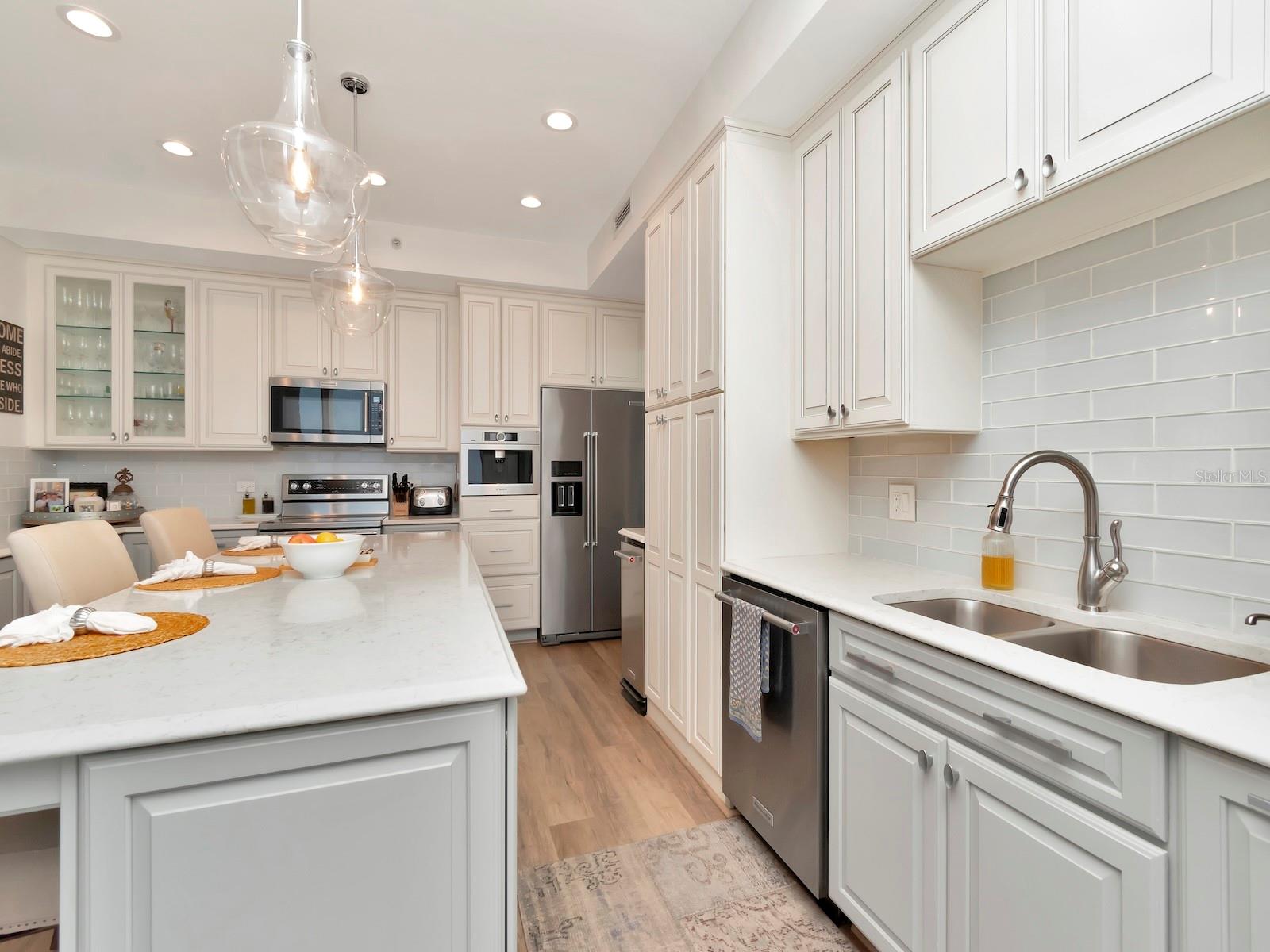 450 KNIGHTS RUN AVE #1706