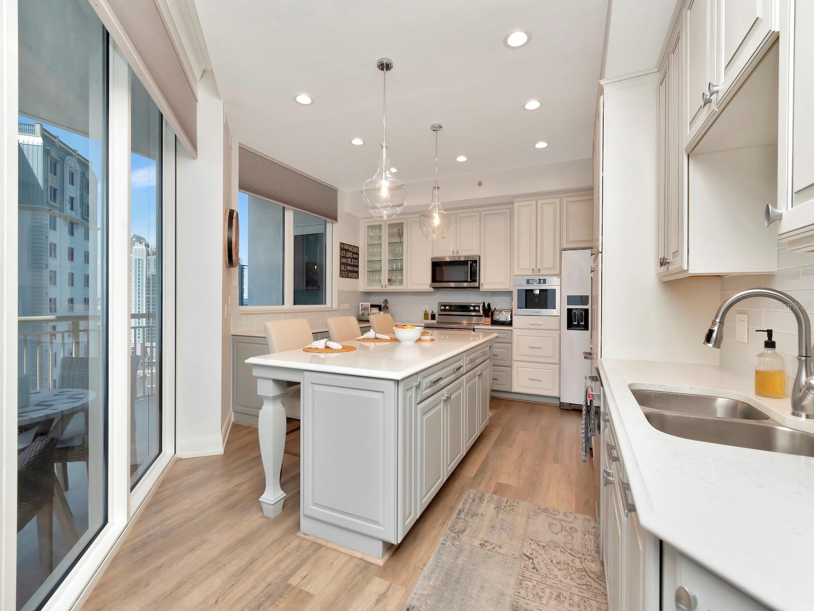 450 KNIGHTS RUN AVE #1706