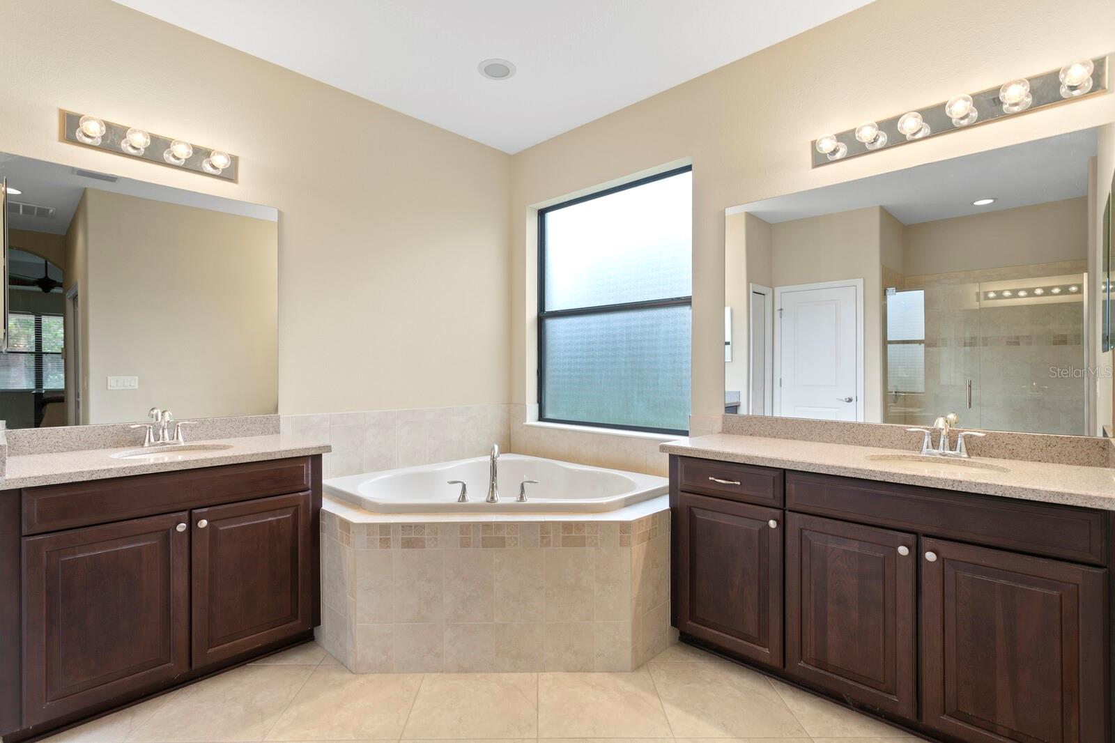 3320 MAJESTIC VIEW DR