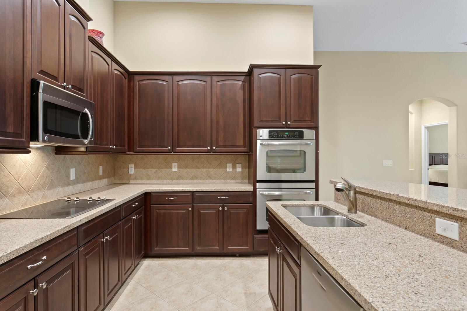 3320 MAJESTIC VIEW DR