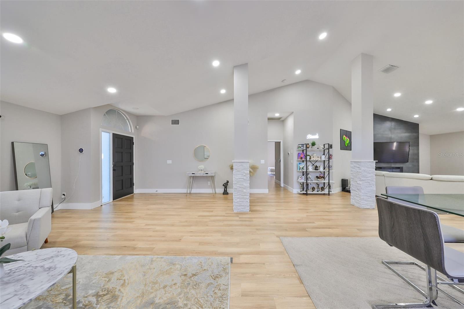 9309 HAMPSHIRE PARK DR