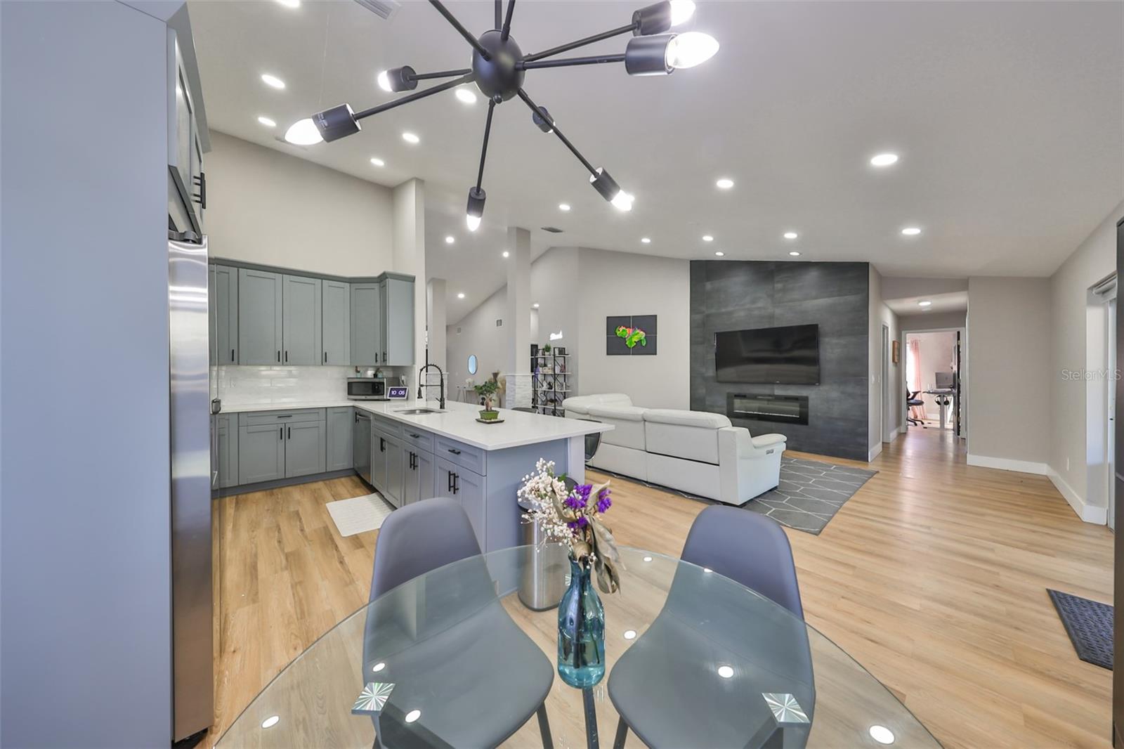 9309 HAMPSHIRE PARK DR