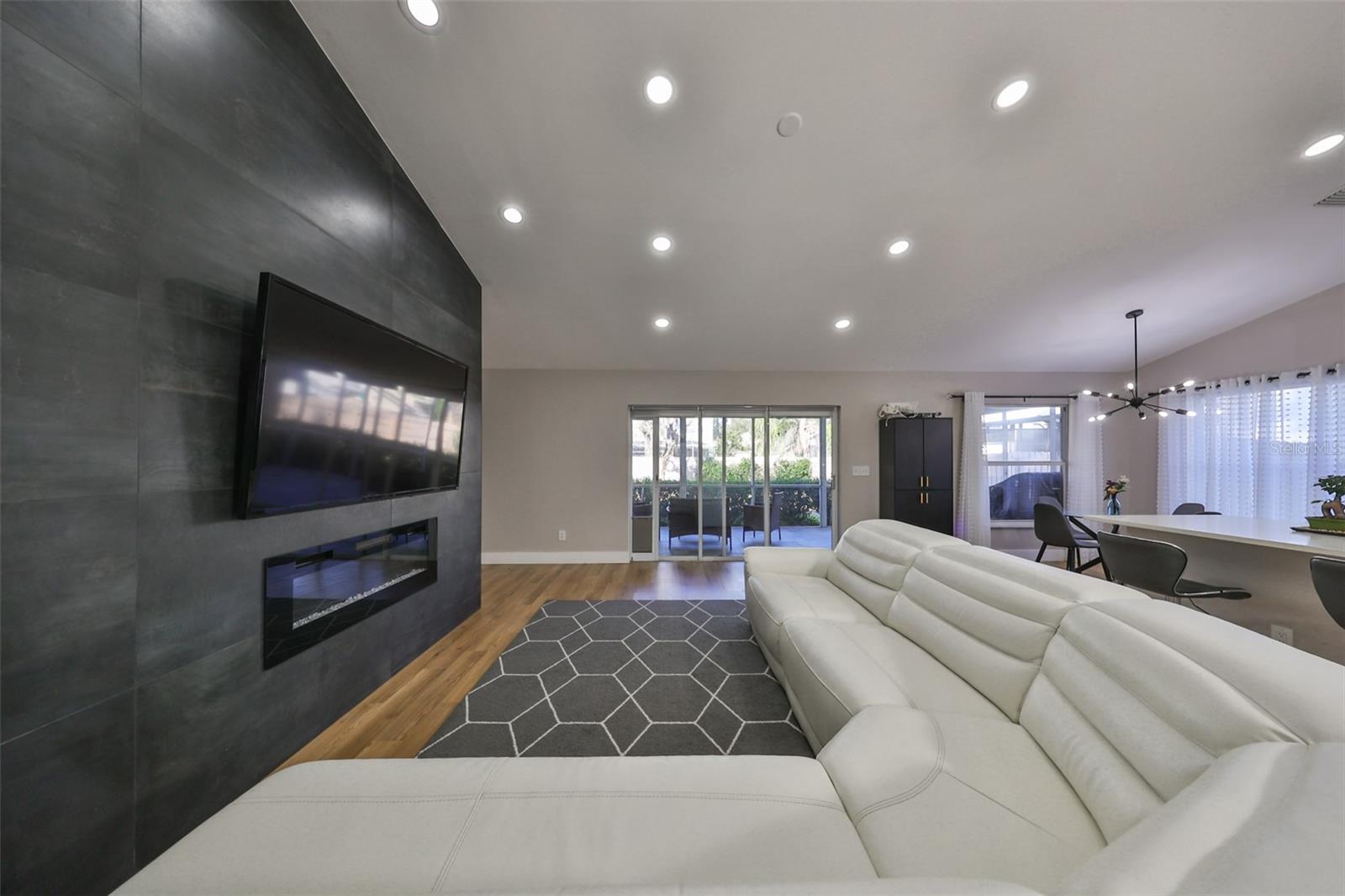 9309 HAMPSHIRE PARK DR