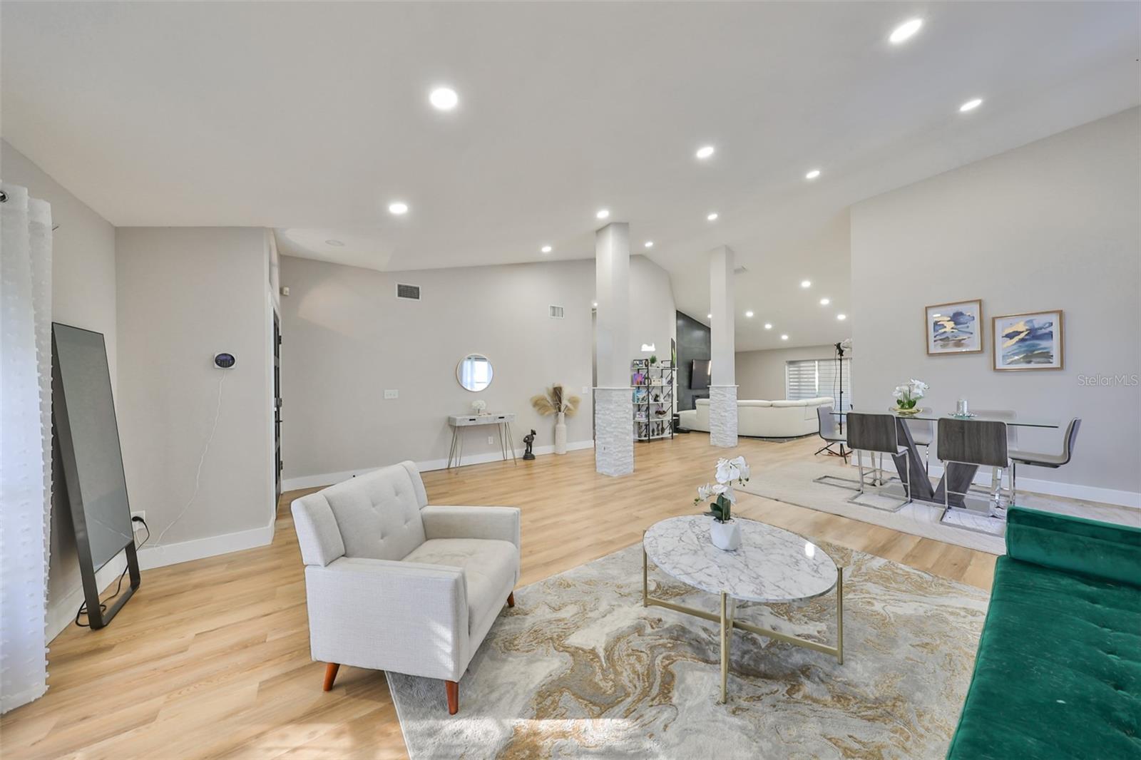 9309 HAMPSHIRE PARK DR