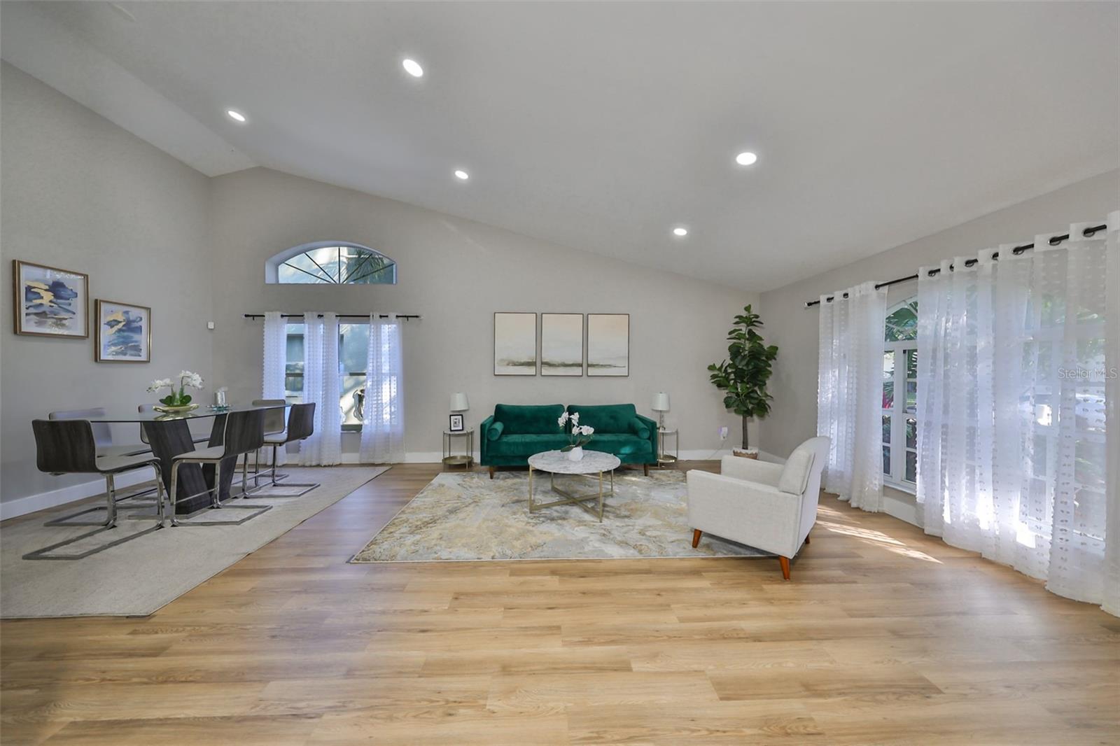 9309 HAMPSHIRE PARK DR