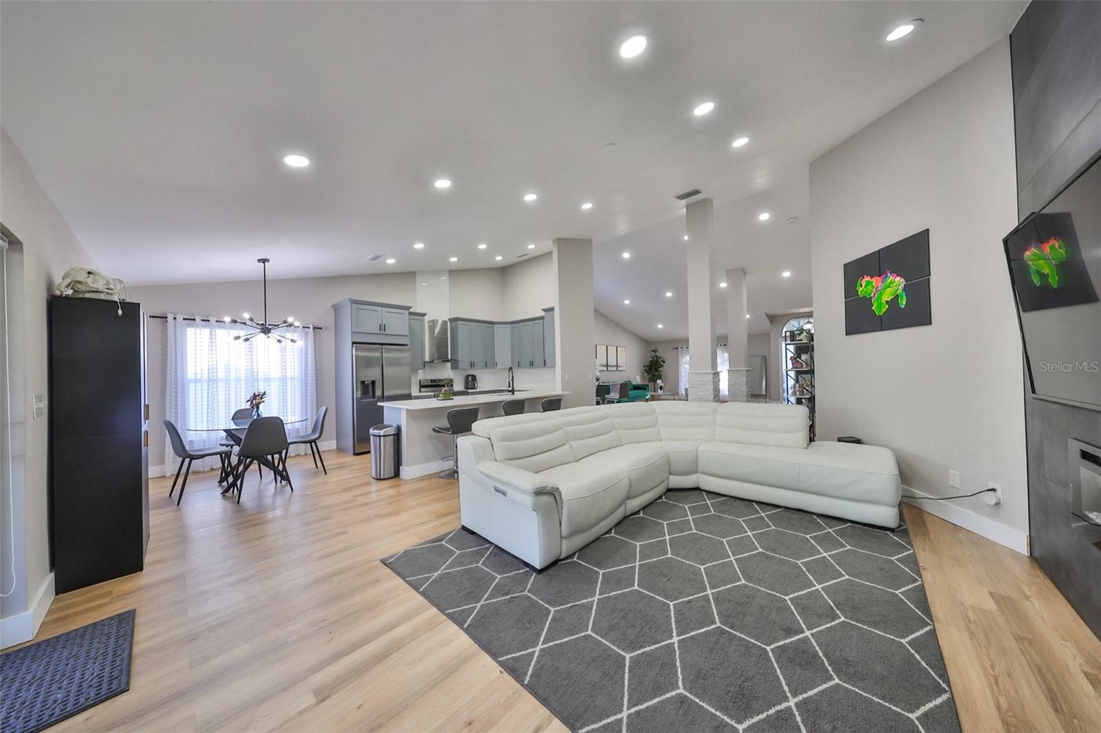 9309 HAMPSHIRE PARK DR