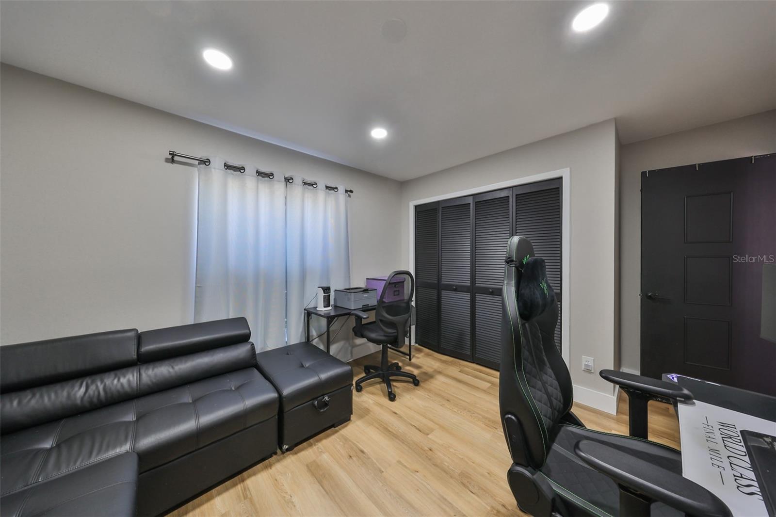 9309 HAMPSHIRE PARK DR