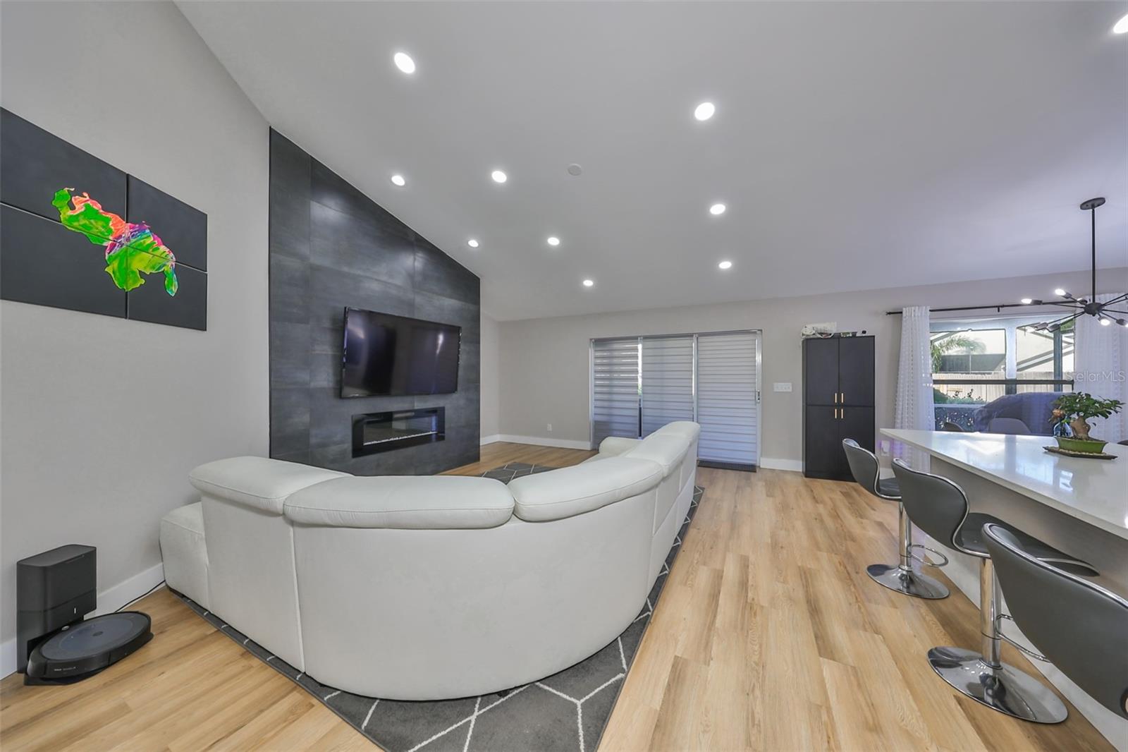 9309 HAMPSHIRE PARK DR