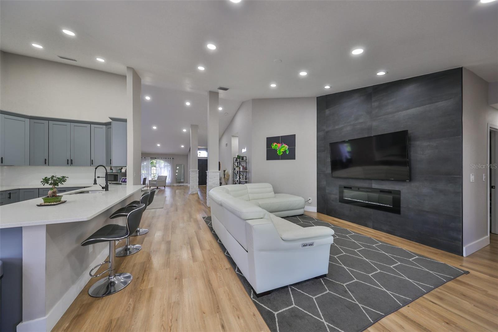 9309 HAMPSHIRE PARK DR